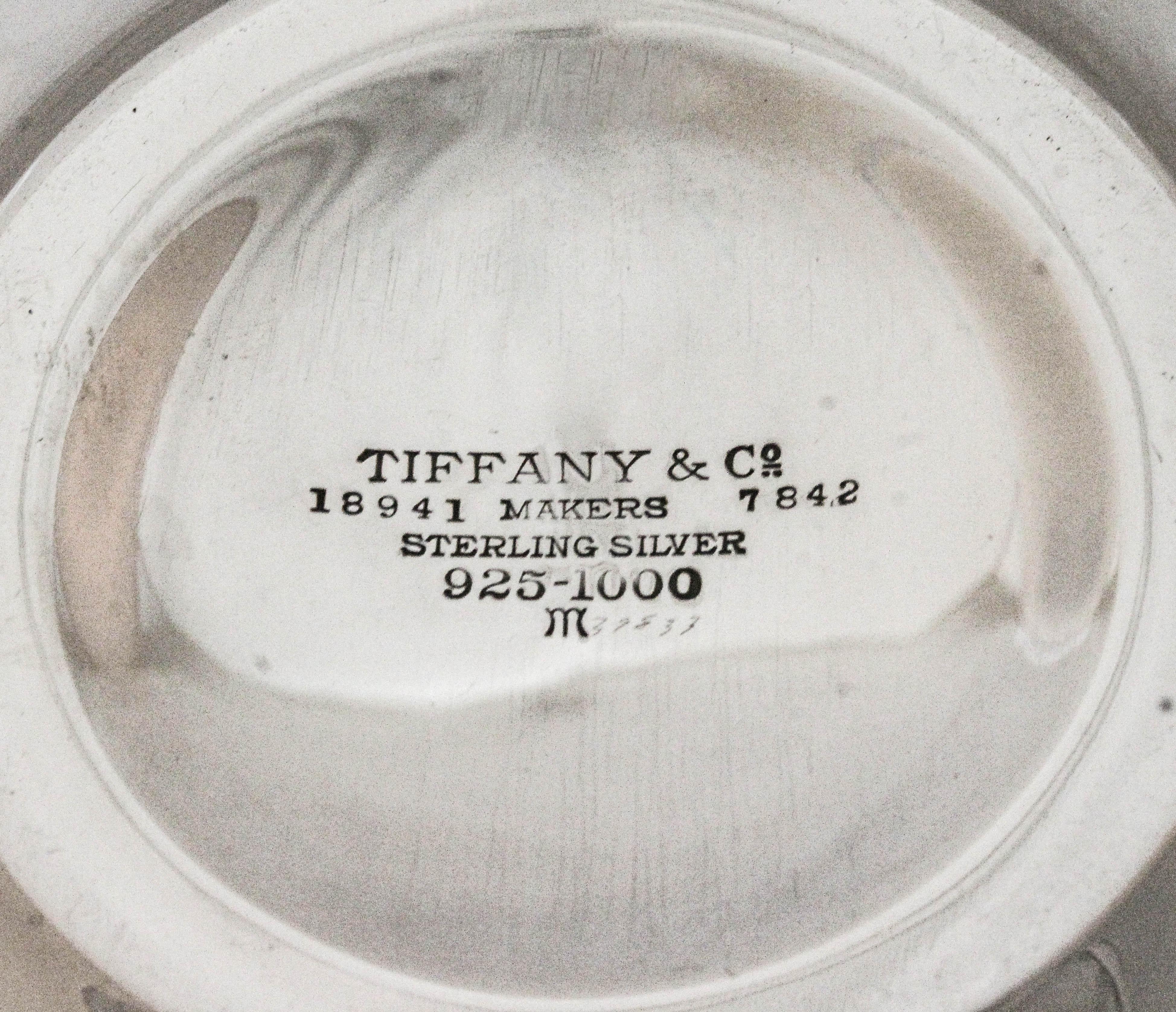 Metà XX secolo Tiffany & Co. Set di 2 ciotole in argento sterling in vendita