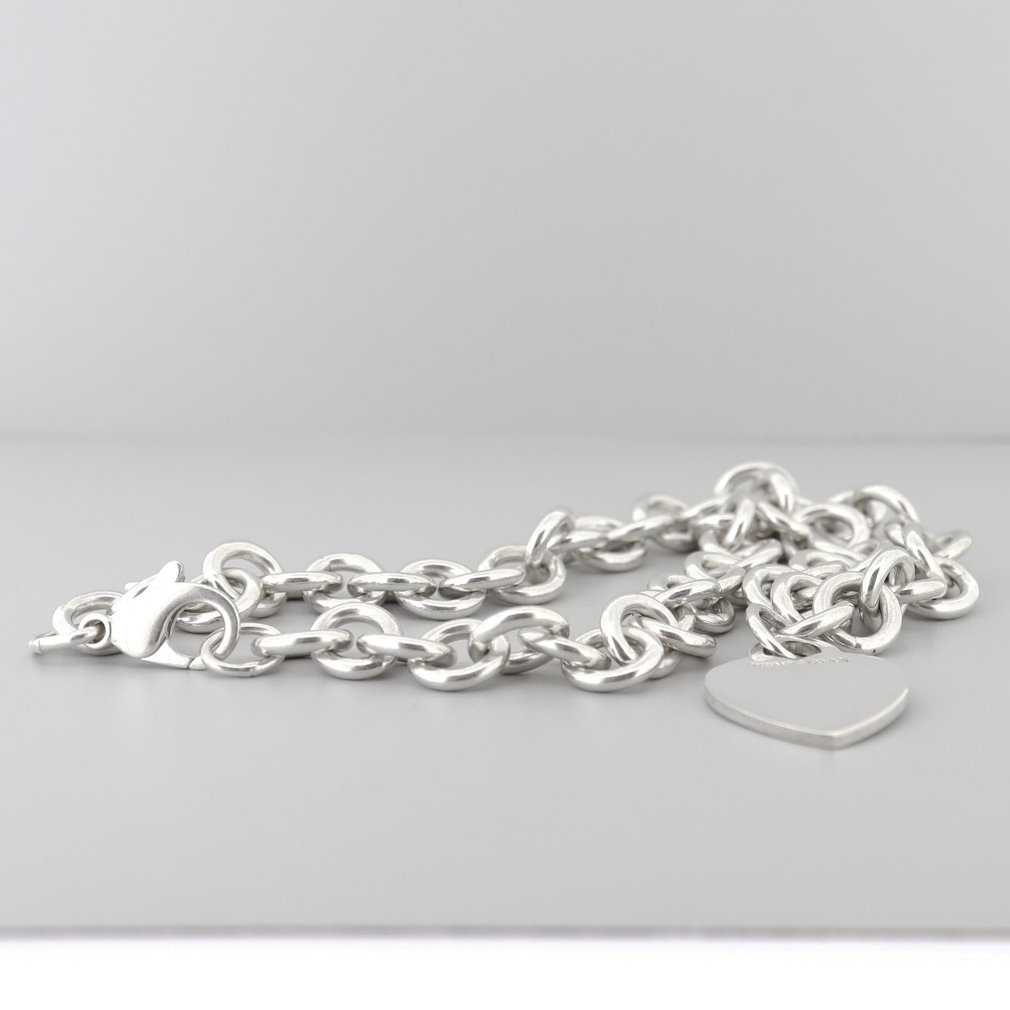 Tiffany & Co. Collana a girocollo in argento 925 con pendente a cuore in vendita 6
