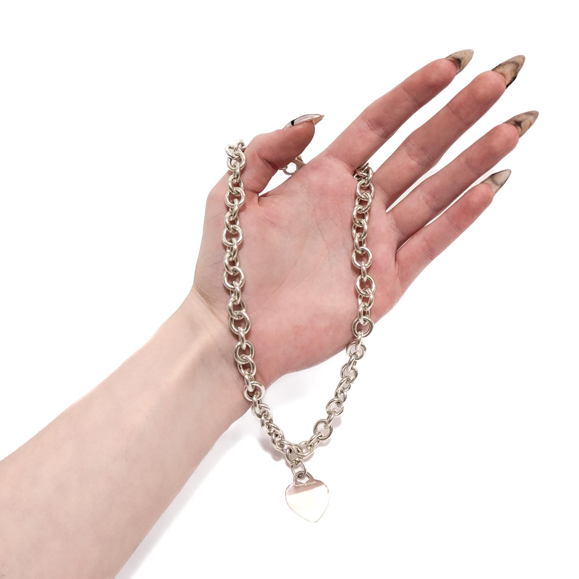 Tiffany & Co. Collana a girocollo in argento 925 con pendente a cuore In condizioni buone in vendita a Philadelphia, PA
