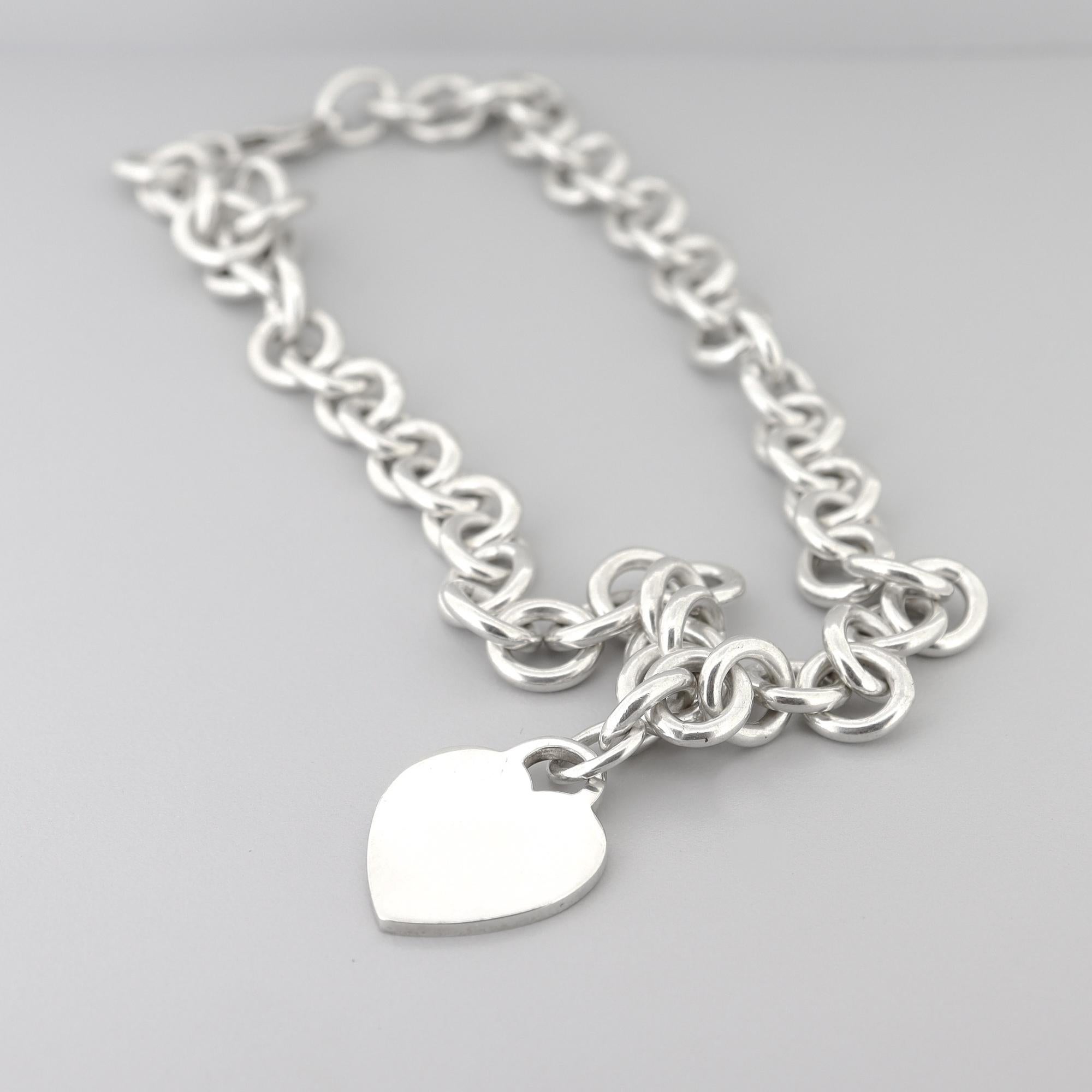 Tiffany & Co. Collana a girocollo in argento 925 con pendente a cuore in vendita 3