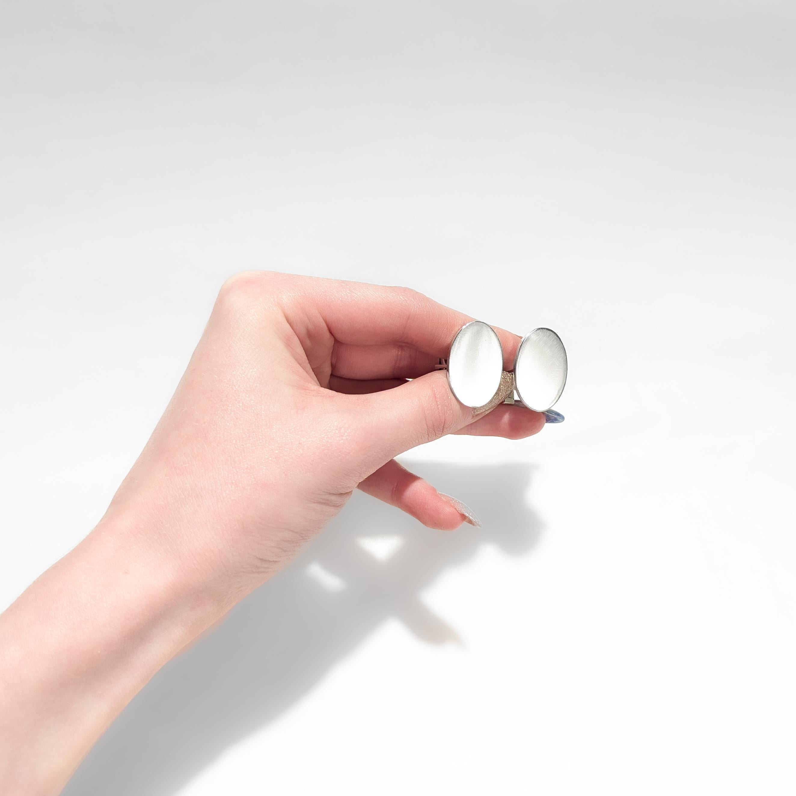Tiffany & Co. Klassische ovale Manschettenknöpfe aus Sterling Silber (Moderne) im Angebot