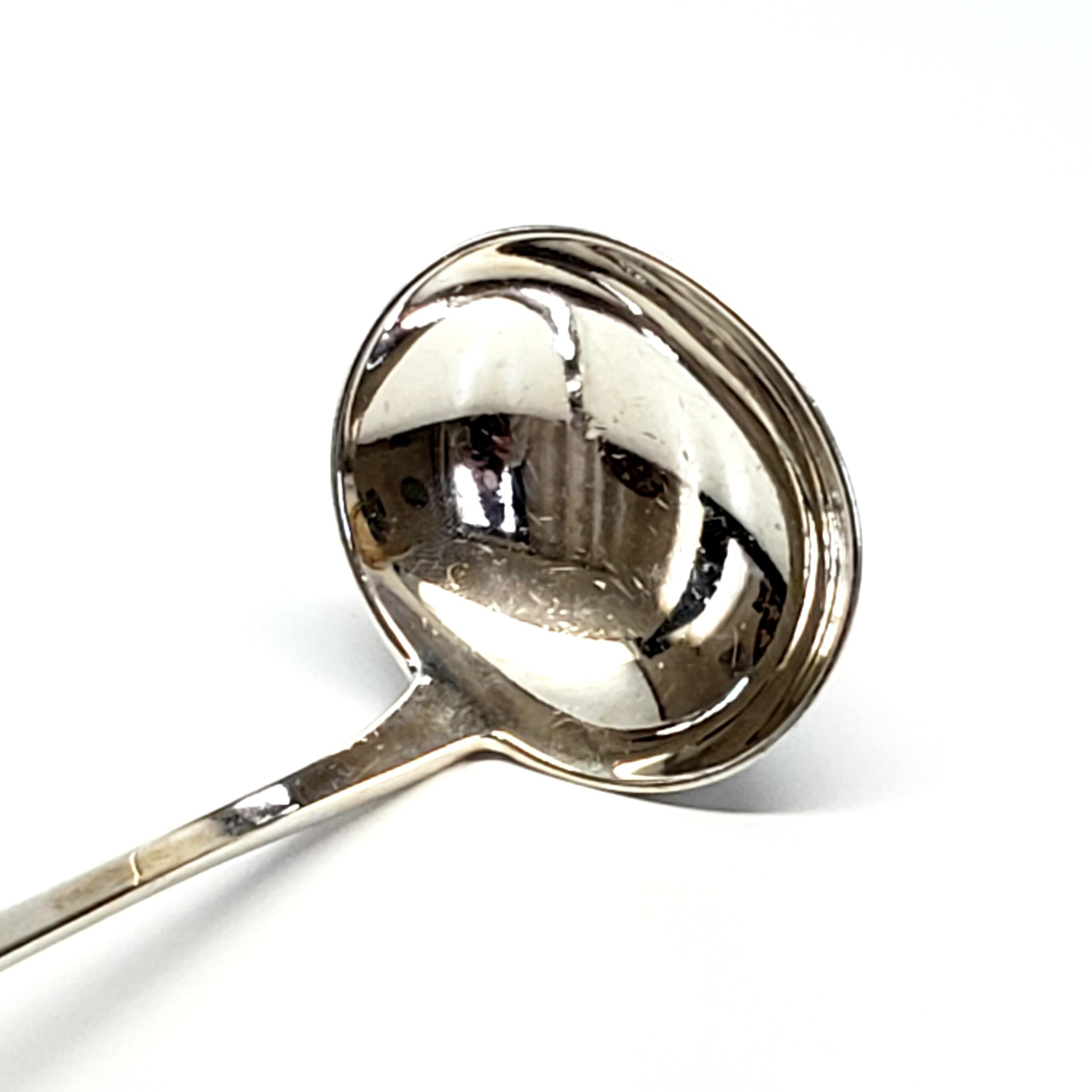 Tiffany & Co. Sterling Silver Clinton Pattern Gravy Ladle In Good Condition In Washington Depot, CT