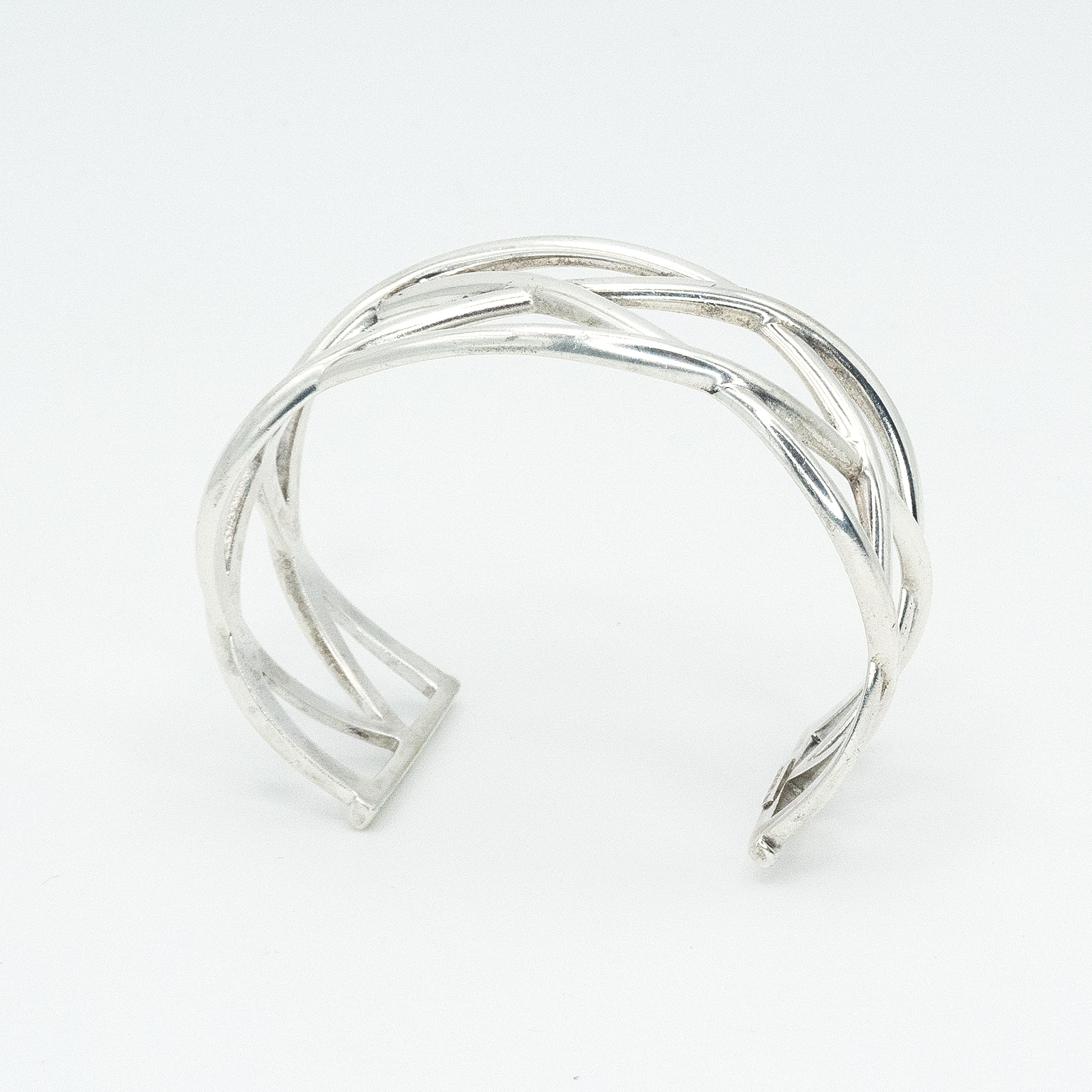 Moderno Tiffany & Co. Sterling Silver Criss-Cross Lattice Open Cuff Bracelet in vendita