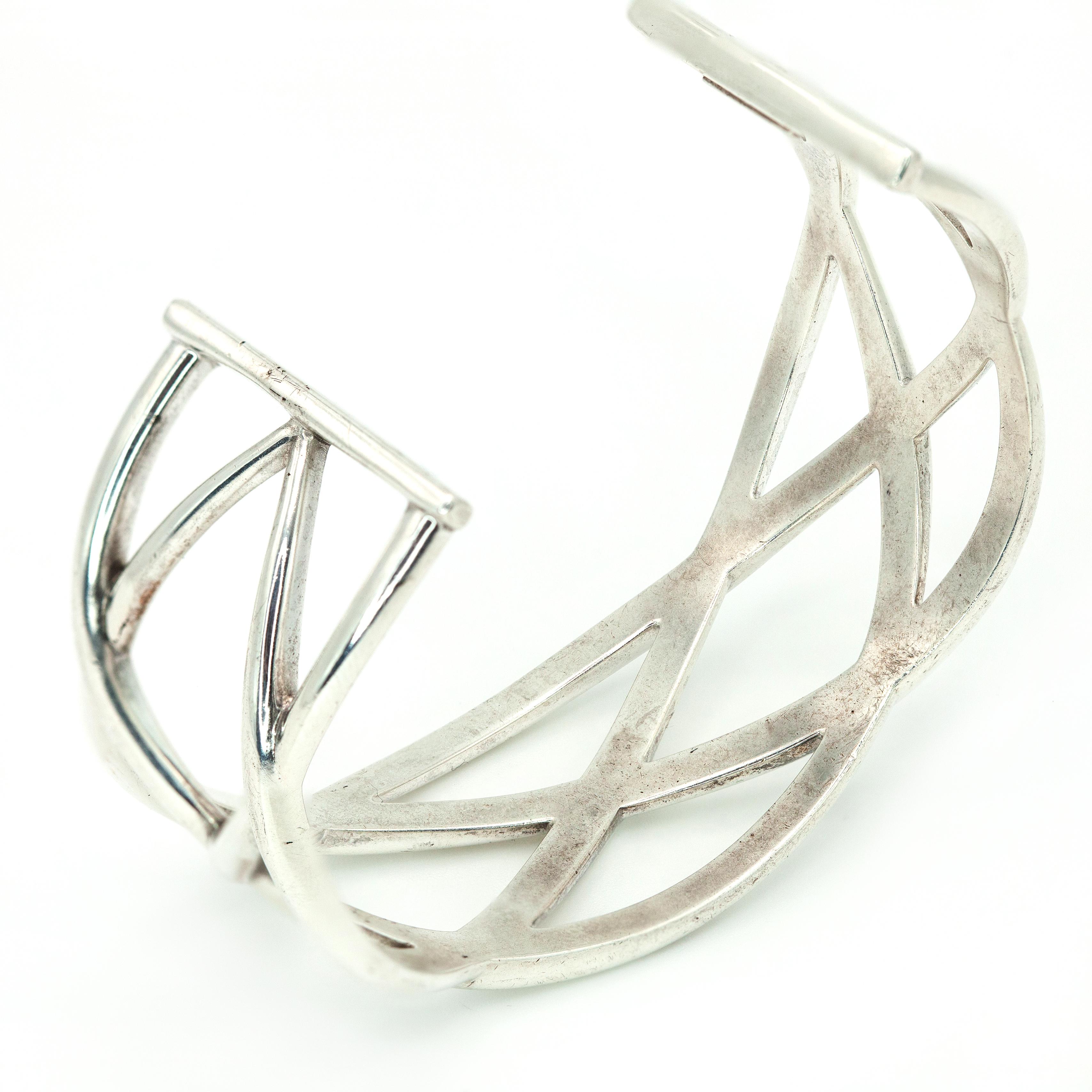 da uomo o donna Tiffany & Co. Sterling Silver Criss-Cross Lattice Open Cuff Bracelet in vendita