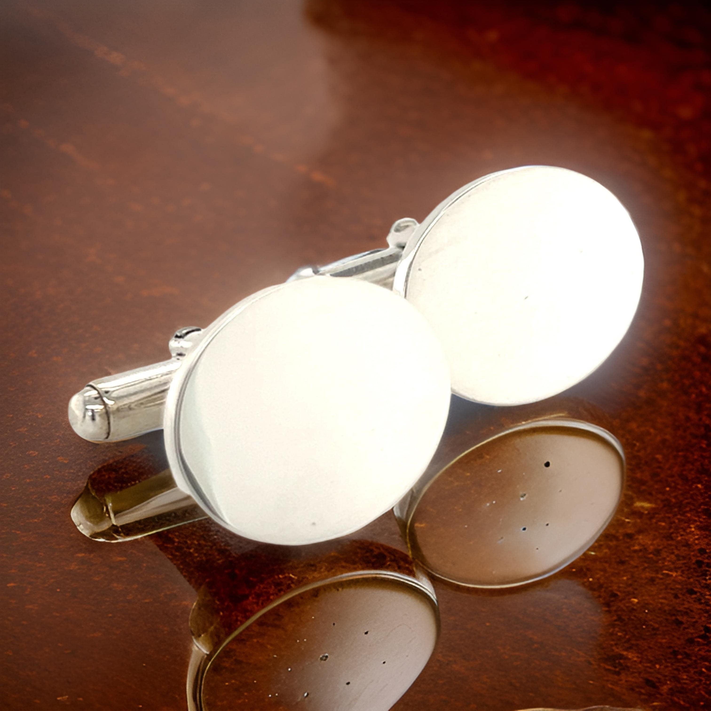 Authentic Tiffany & Co Sterling Silver Cufflinks 12 Grams Estate TIF920

Newly polished and looks wonderful! 
Ready to be engraved! 

TRUSTED SELLER SINCE 2002

PLEASE SEE OUR HUNDREDS OF POSITIVE FEEDBACKS FROM OUR CLIENTS!!

FREE