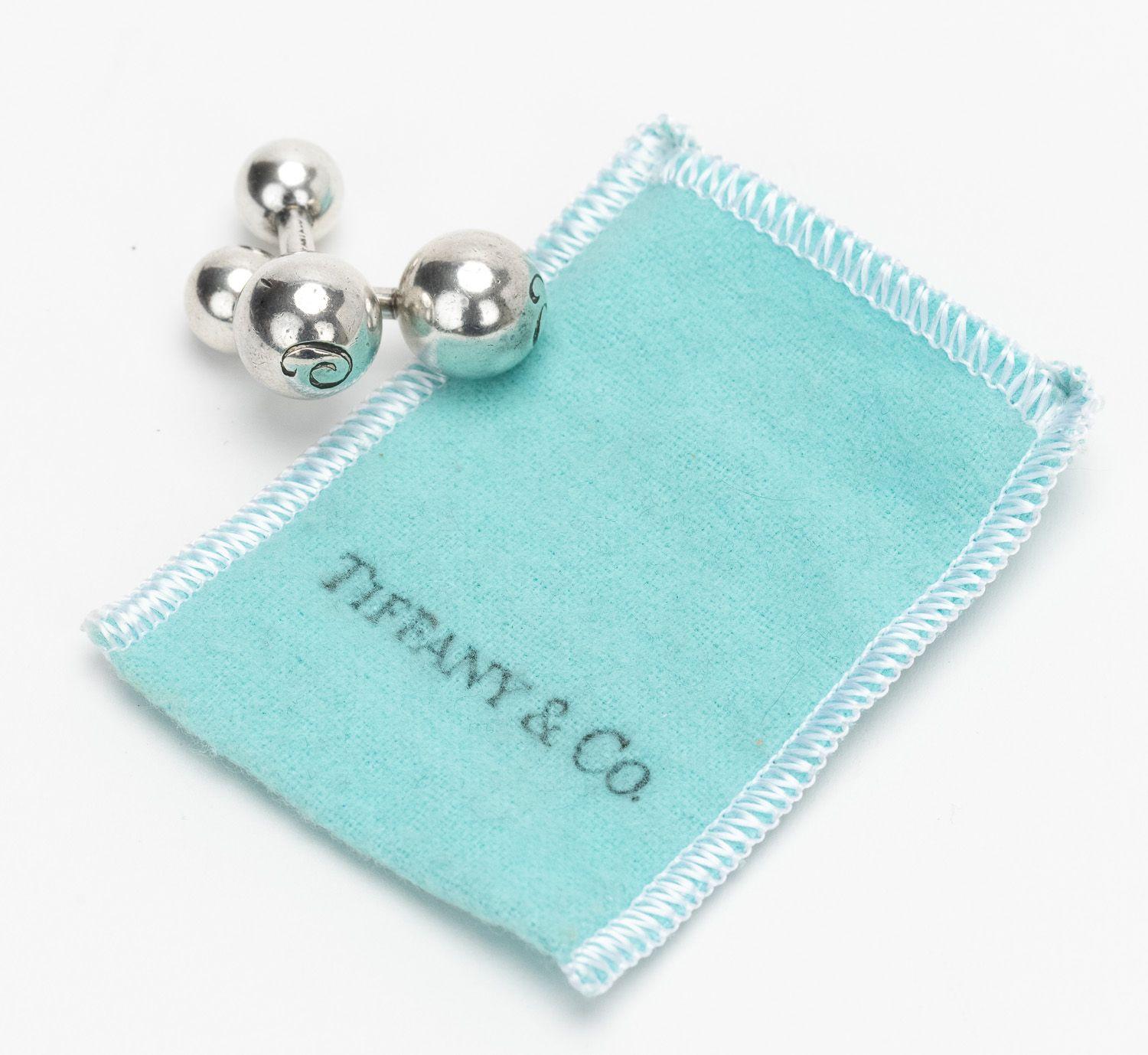 Tiffany & Co. Sterling Silver Cufflinks with C letter engraved. Excellent condition.
Original gift pouch.