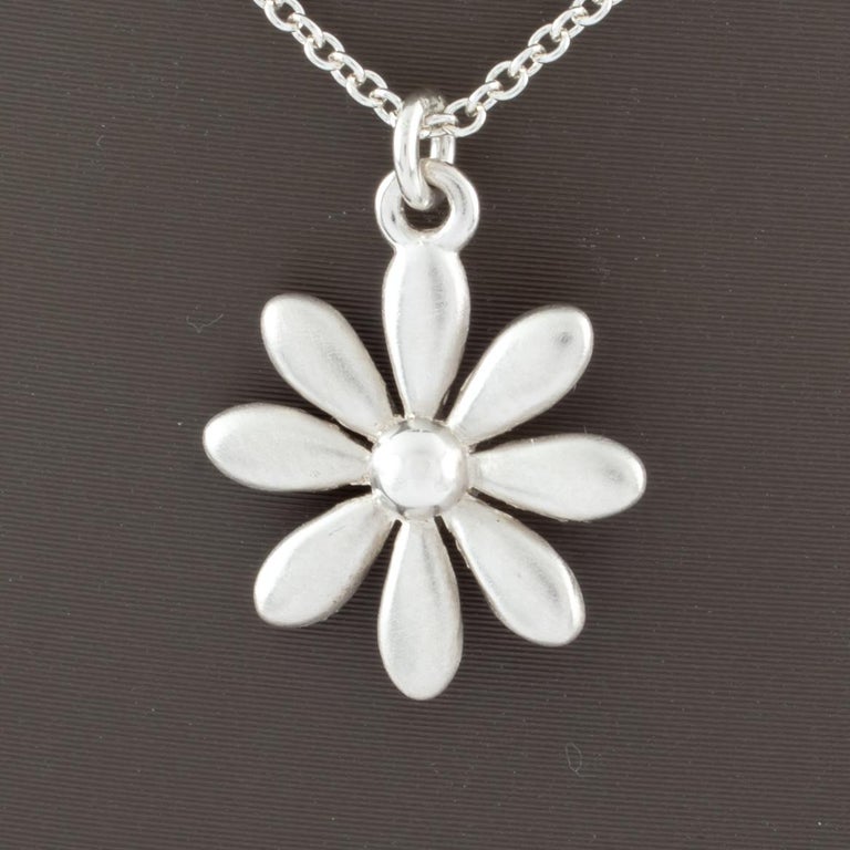 925 Sterling Silver Simple Cute Little Daisy Pendant Necklace - 1000113706