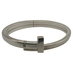 Tiffany & Co. Pulsera Envolvente Cuadrada T de Plata de Ley con Diamantes