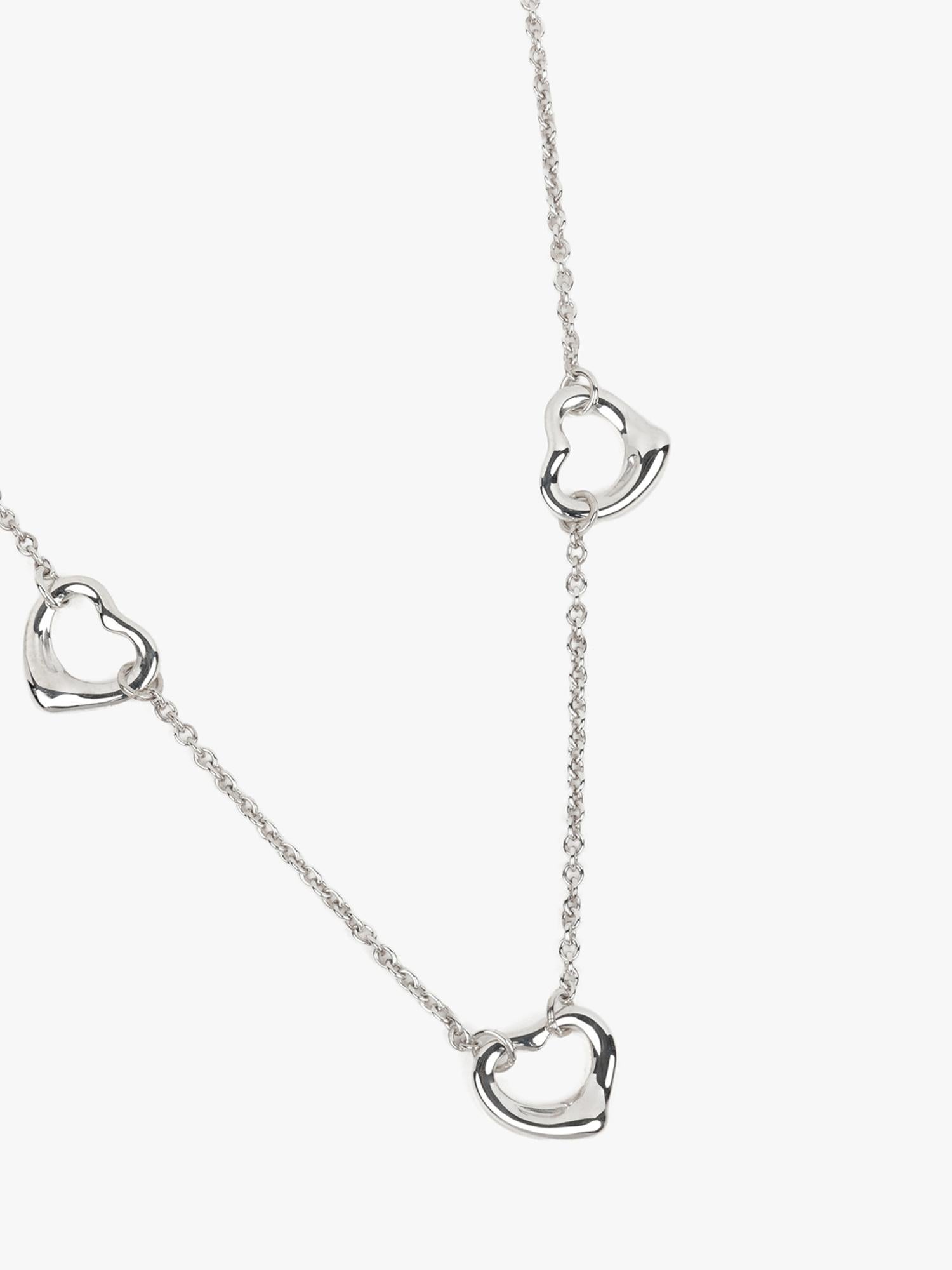 Tiffany & Co. Collier en argent Elsa Peretti à 3 cœurs ouverts

Détails du produit
Xupes Ref : J1567
Marque : Tiffany & Co.
Modèle : 3 Collier à cœur ouvert
Type : Collier
Matériau(x) : Argent Sterling

Spécifications
Poids total : 4,28 g
Longueur