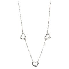 Tiffany
Co. Collier en argent Elsa Peretti à 3 cœurs ouverts