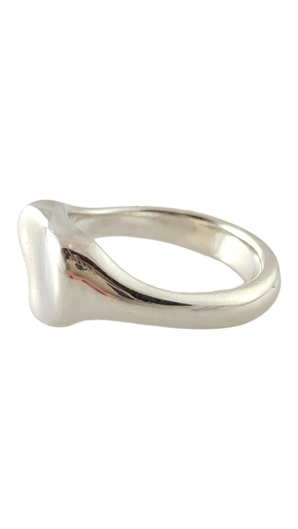 Tiffany & Co. Sterling Silver Elsa Peretti Full Heart Ring Size 5.75

This gorgeous full heart ring is crafted from sterling silver by designer Tiffany & Co and would look beautiful on anybody!

Ring size: 5.75
Shak: 4.12mm
Front: 9.96mm

Weight: