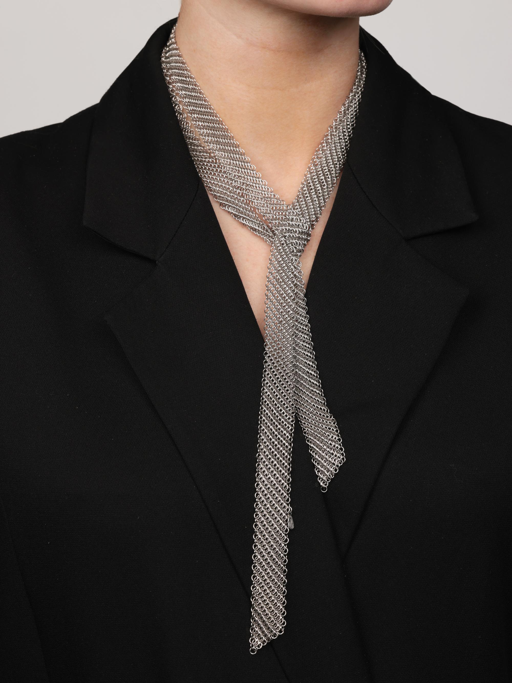Tiffany & Co. Collier en argent Sterling Elsa Peretti Mesh Scarf 125cm

Détails du produit
Xupes Ref : J1497
Marque : Tiffany & Co.
Modèle : Collier écharpe en maille argentée
Type : Collier
Matériau(x) : Argent Sterling

Spécifications
Poids total