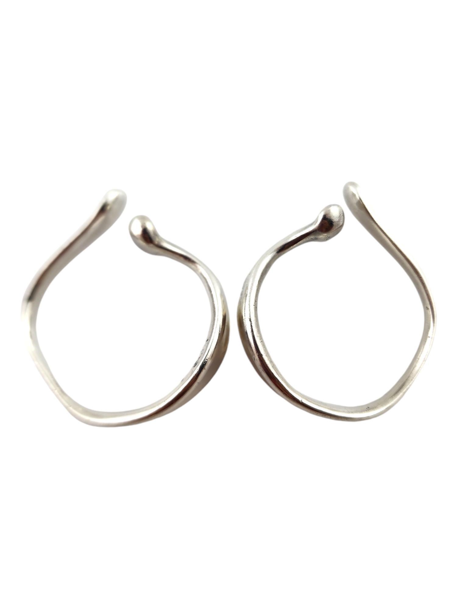 Tiffany & Co Sterling Silver Elsa Peretti Set of 2 Napkin Rings

This set of sterling silver napkin rings by Tiffany & Co's Elsa Peretti collection!

Size: 46.2mm X 39.2mm X 13.10mm

Weight: 35.84 g/ 23.04 dwt

Hallmark: Peretti Tiffany & Co
