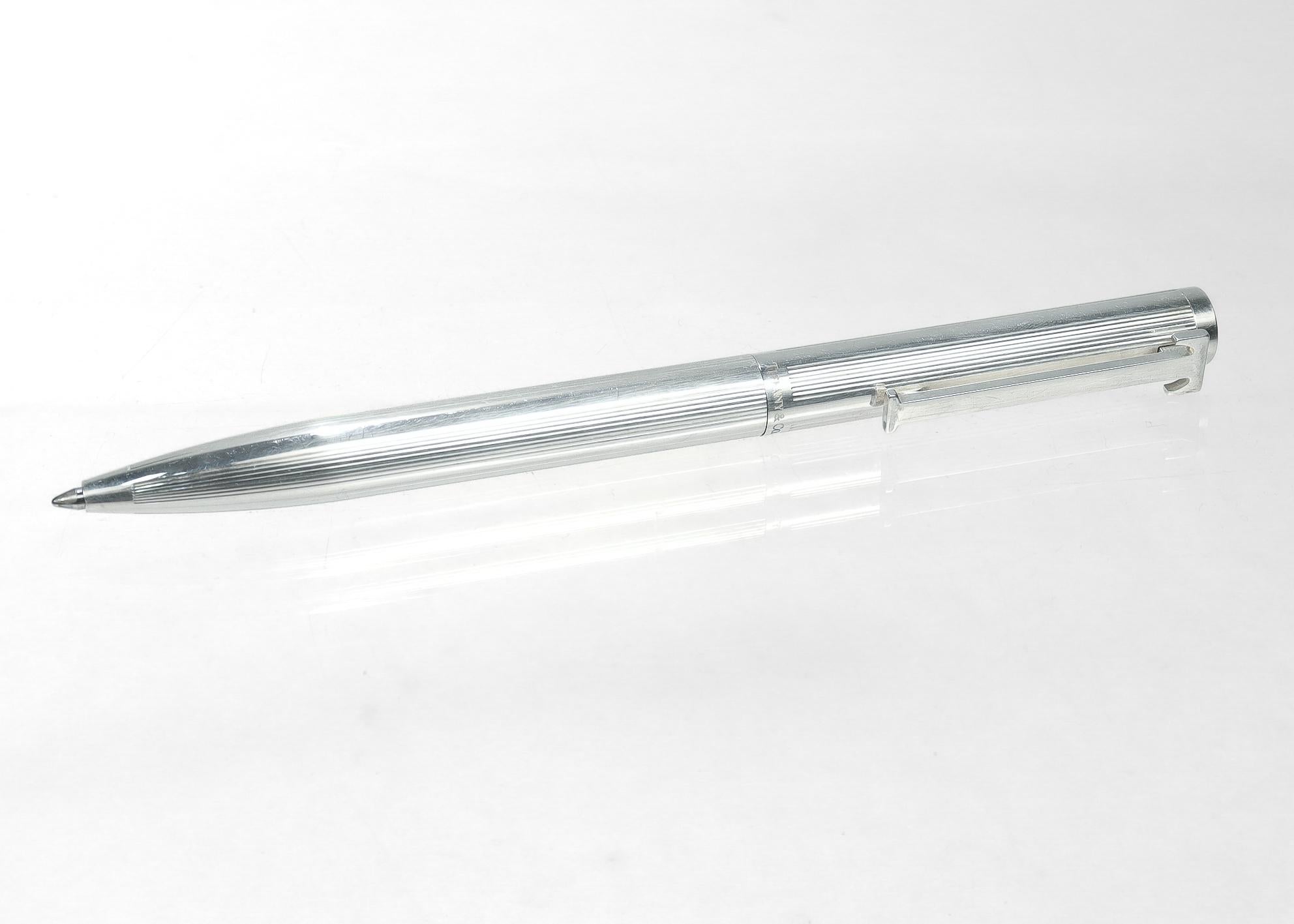 A fine T Clip Executive ballpoint pen.

By Tiffany & Co.

In sterling silver.

Together with its original box.

Simply a wonderful Tiffany item for everyday!

Date:
20th Century

Overall Condition:
It is in overall good, as-pictured, used estate