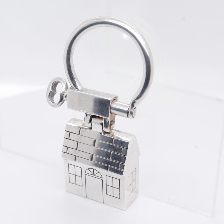 Tiffany and Co. Porte-clefs ou porte-clefs en argent sterling en forme de  maison figurative En vente sur 1stDibs | porte cles dupont argent