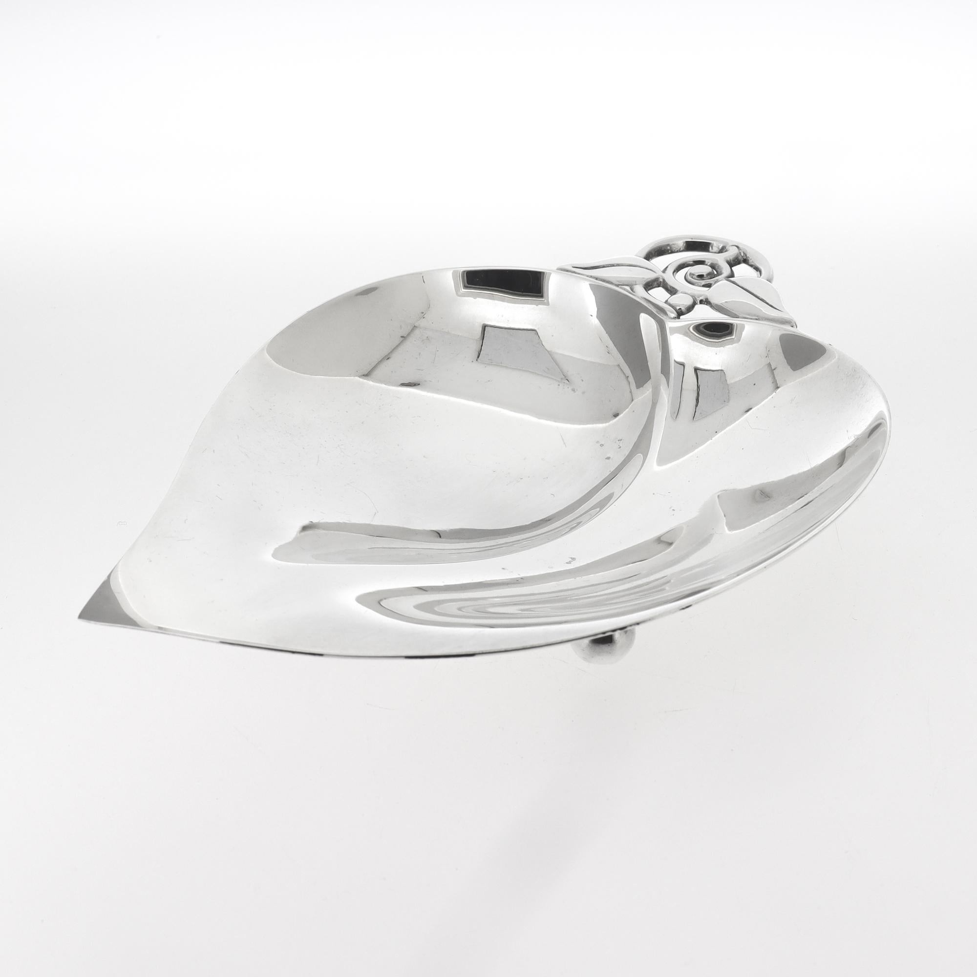 Piatto o Vide Poche in argento Tiffany & Co. In condizioni buone in vendita a Philadelphia, PA