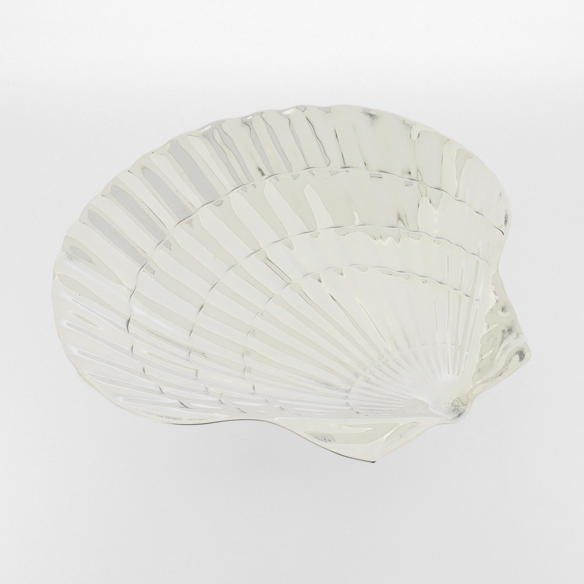 A fine signed silver dish or vide poche.

By Tiffany & Co.

In sterling silver.

In the form of a half-shell scallop.

Marked to the base.

Simply a wonderful vide poche! 

Date: 
20th Century

Overall Condition:
It is in overall good, as-pictured,