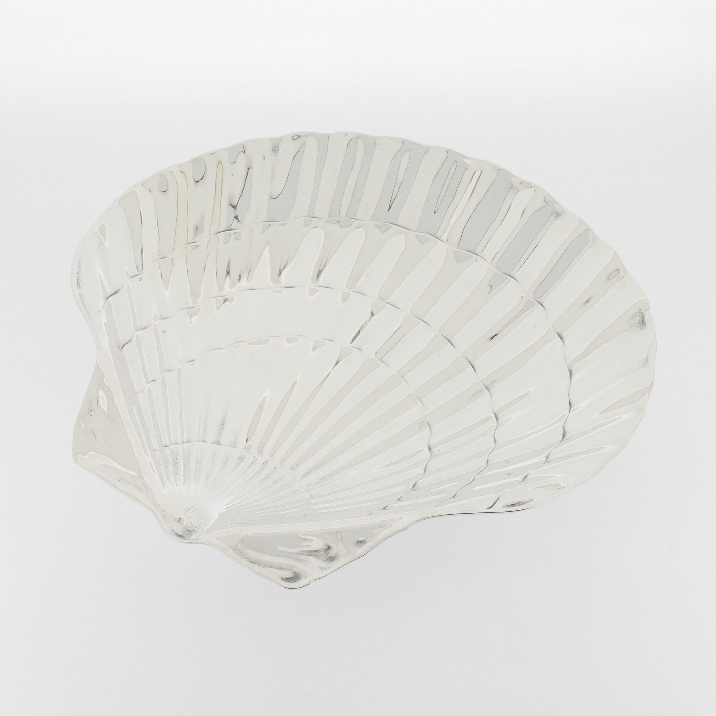 Tiffany & Co. Sterling Silver Figural Scallop Shell Dish / Vide Poche In Good Condition For Sale In Philadelphia, PA