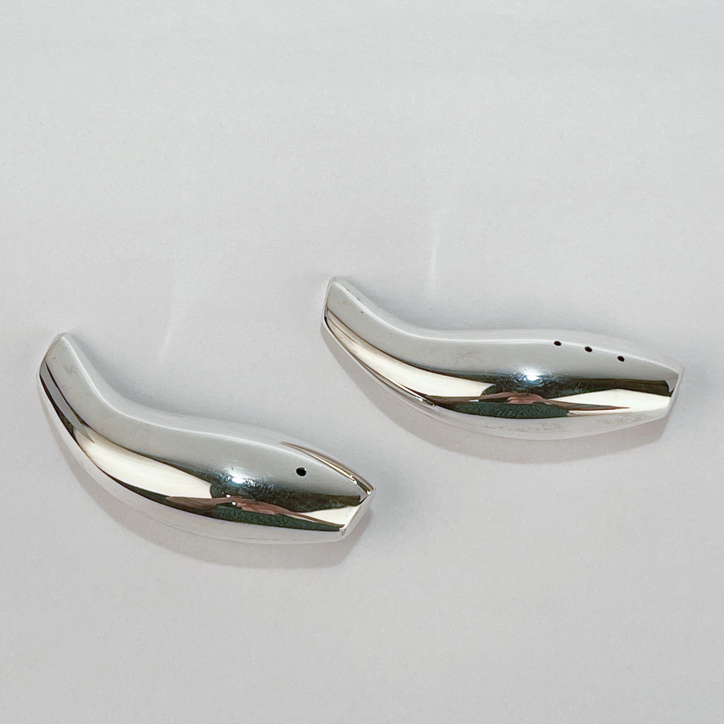 A fine pair of Tiffany & Co. 'Fish' salt and pepper shakers.

Designed by Frank Gehry.

In sterling silver with curved bodies and openings to the tops. 

Simply amazing design!

Date:
21st century

Overall Condition:
They are in overall good,