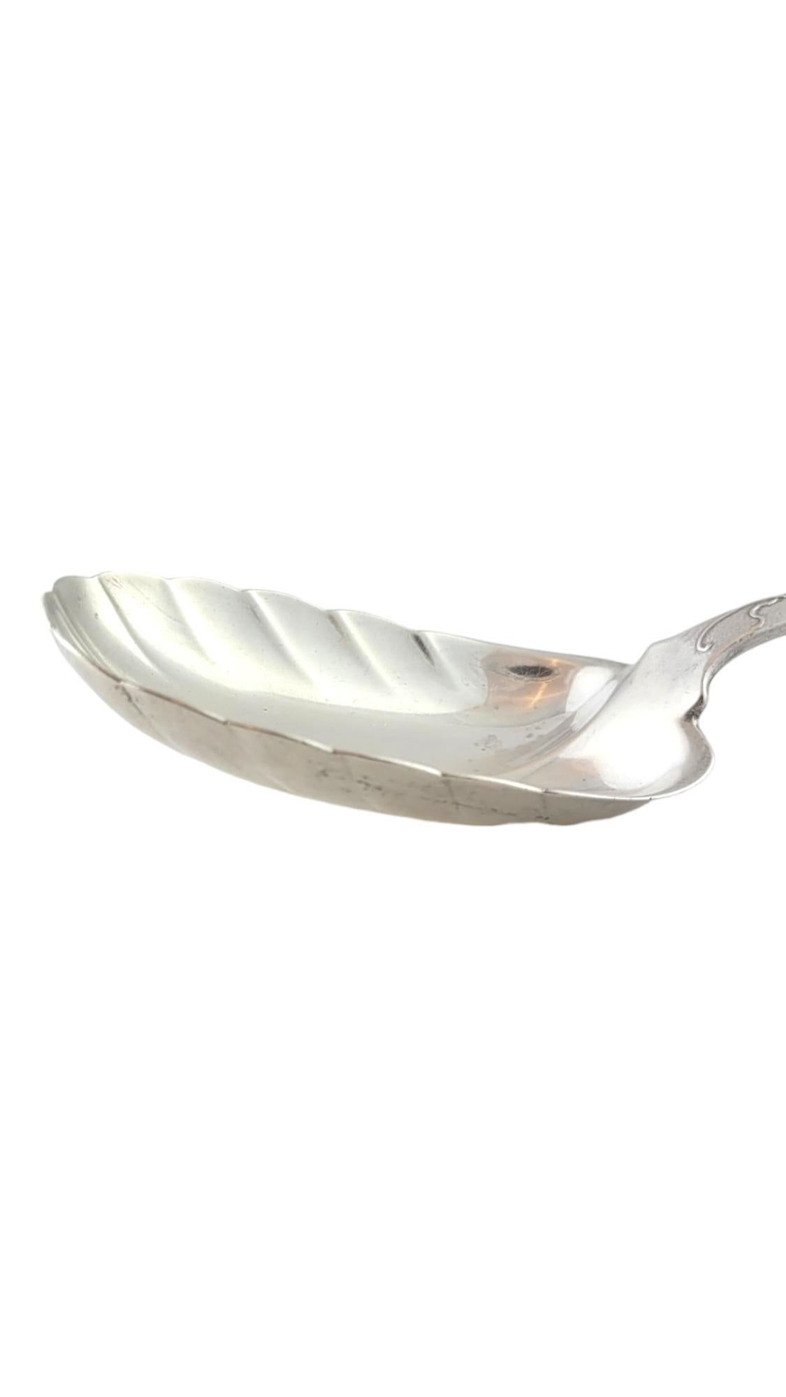 Tiffany & Co. Cucchiaio da conserva grande in argento Sterling Grape Vine #18041 in vendita 2