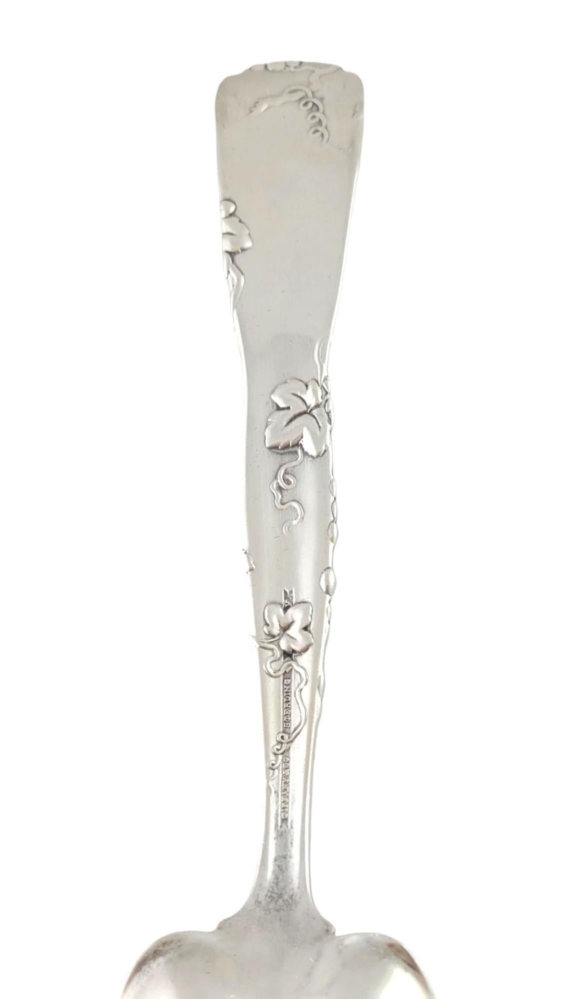 Tiffany & Co. Cucchiaio da conserva grande in argento Sterling Grape Vine #18041 in vendita 3