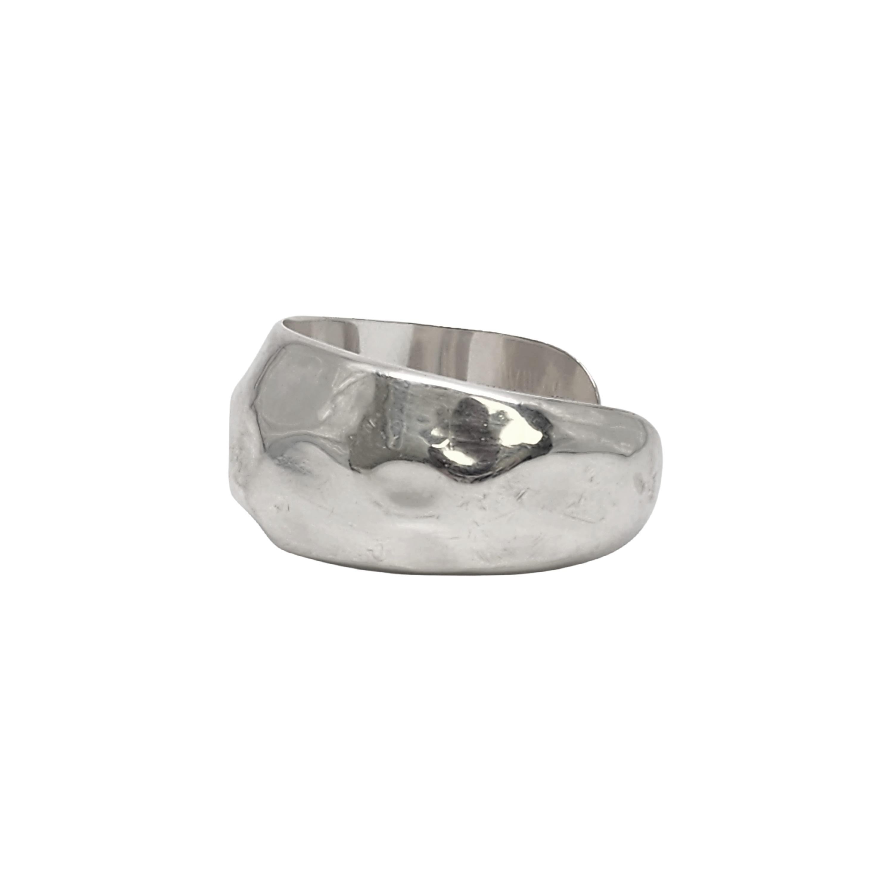 Sterling silver hammered faceted cuff bracelet by Tiffany & Co.

Engraved on the inside with what appears to be SOM 50 (see photo).

Authentic Tiffany cuff bracelet featuring a faceted and hammered design. Engraved on the inside of the bracelet.