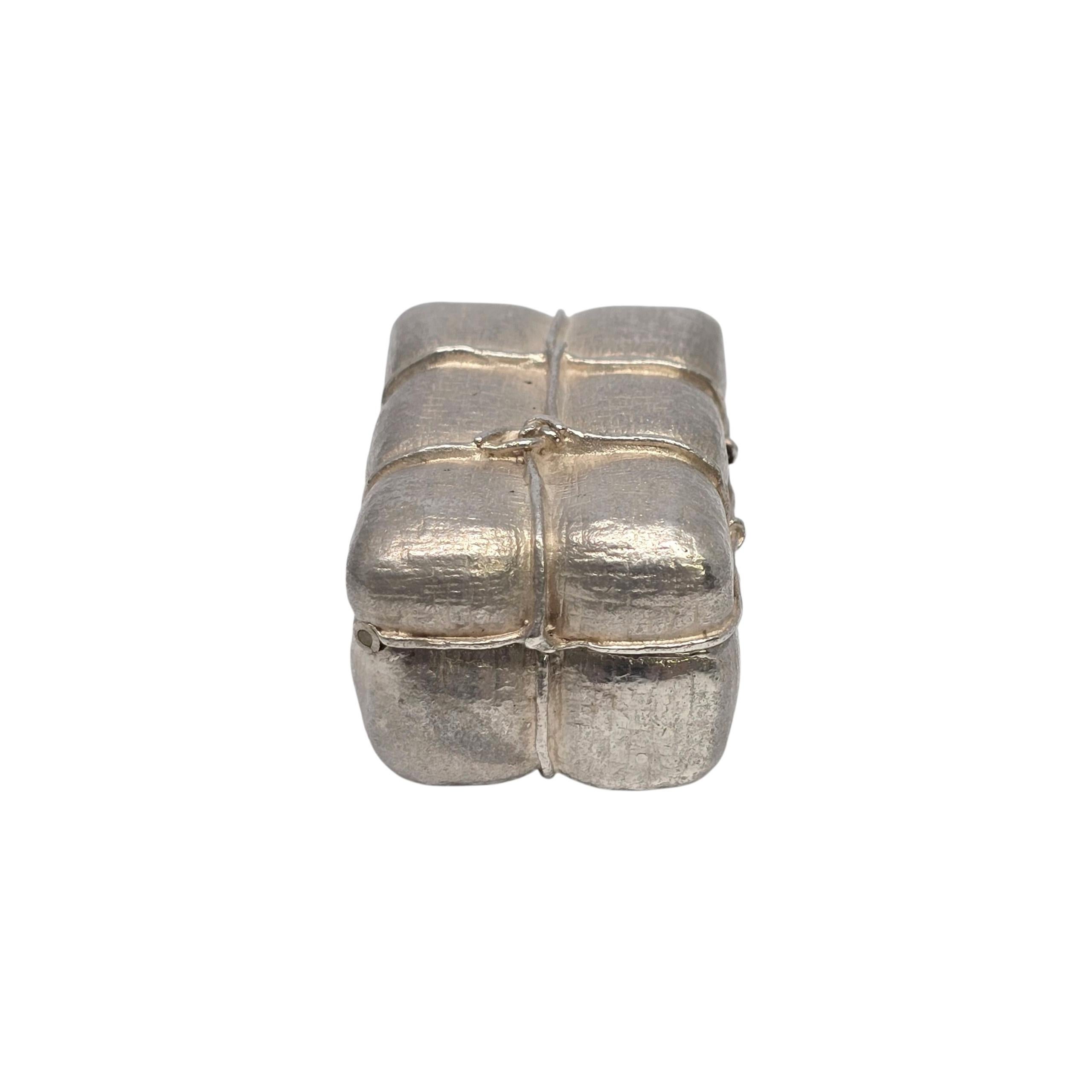 Tiffany & Co Sterling Silver Hay Bale Pill/Trinket Box #22271 In Good Condition For Sale In Washington Depot, CT