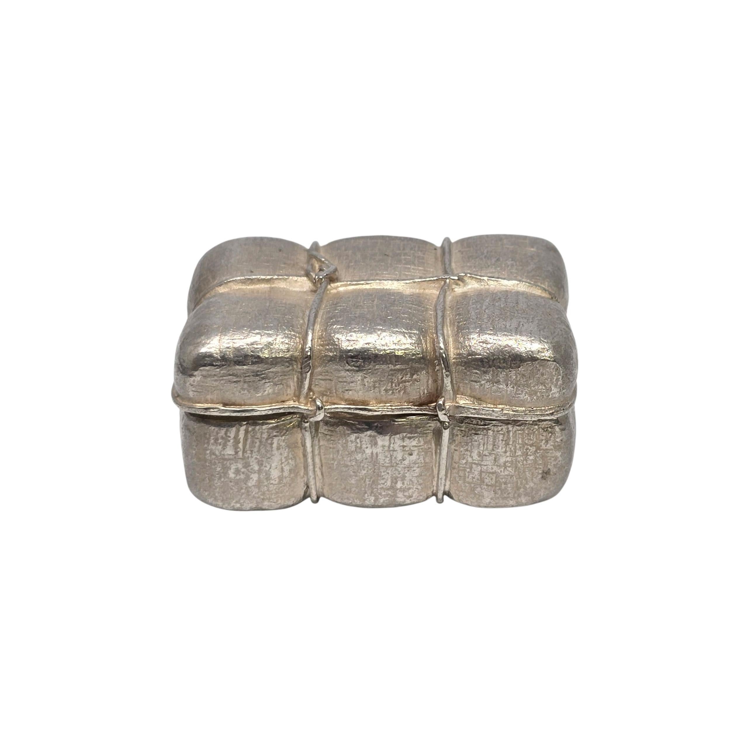 Women's or Men's Tiffany & Co Sterling Silver Hay Bale Pill/Trinket Box #22271 For Sale