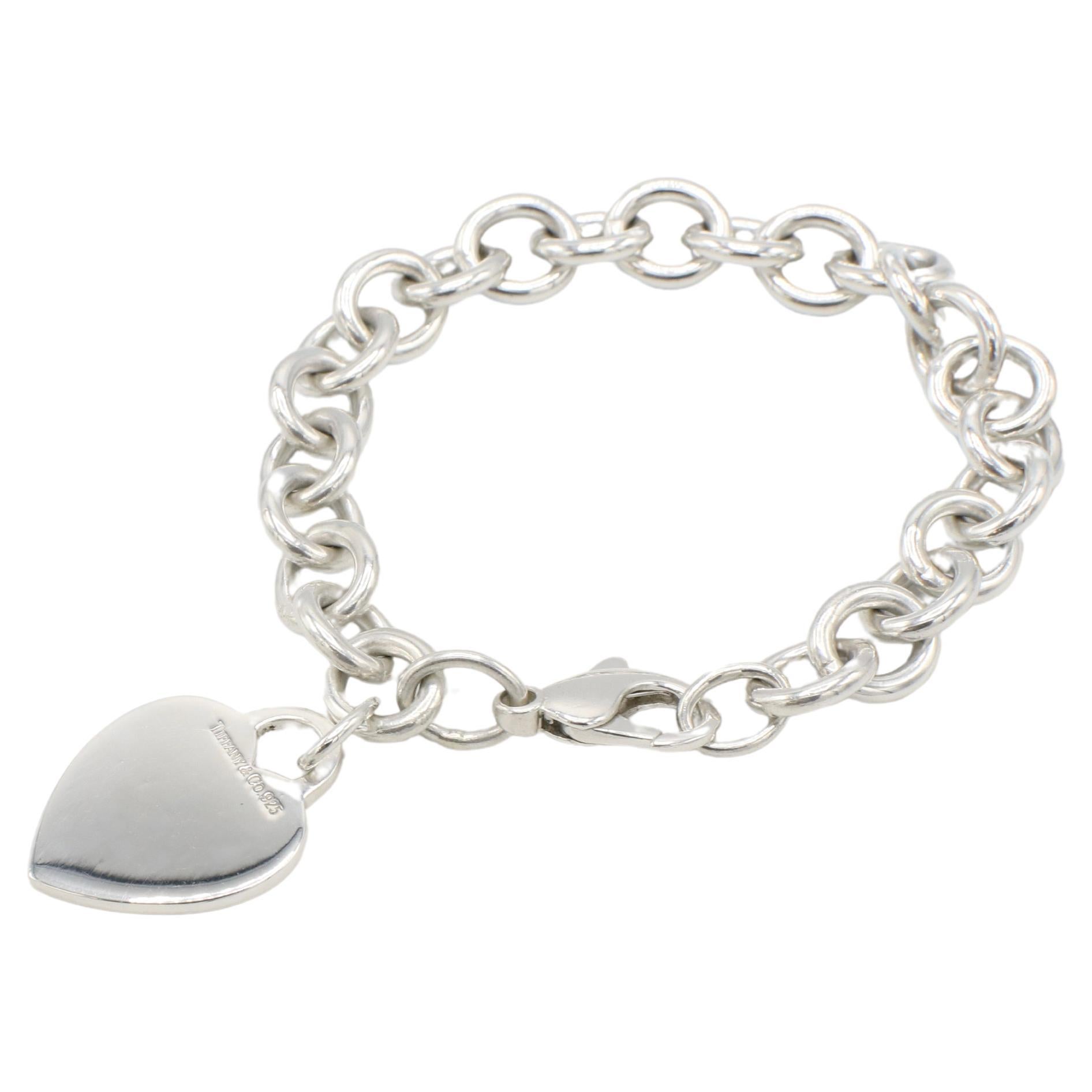 Tiffany & Co. Sterling Silver Heart Charm Circle Link Bracelet 
Metal: Sterling silver 925
Weight: 33.9 grams
Length: 7 inches
Links: 10 x 11mm
Heart: Plain, no engraving 