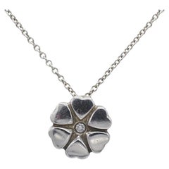 Tiffany & Co. Collana con ciondolo a forma di cuore e fiore di diamante naturale in argento sterling