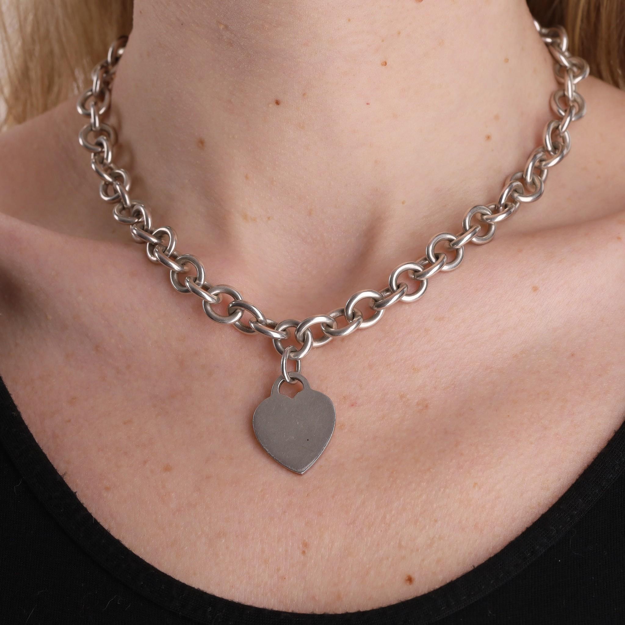 Tiffany & Co. Sterling Silver Heart Pendant Necklace

Chunky link chain necklace with silver heart having 'Tiffany & Co. 925' engraved

to one side. Lobster clasp closure. Rrp Approx. £700

Size - One Size

Condition - Good/Very Good - Vintage