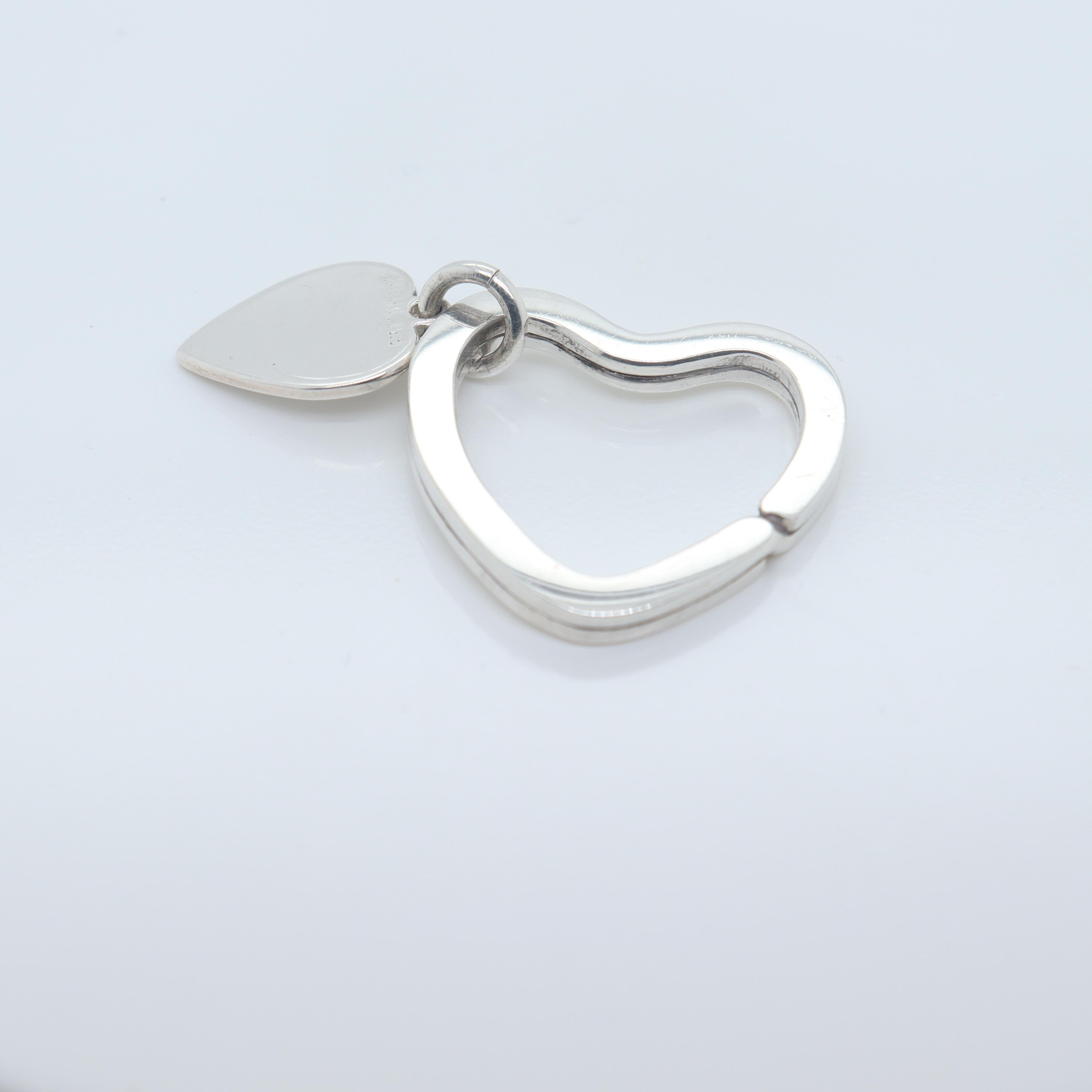 Tiffany & Co. Porte-clés ou anneau en forme de coeur en argent sterling en vente 5