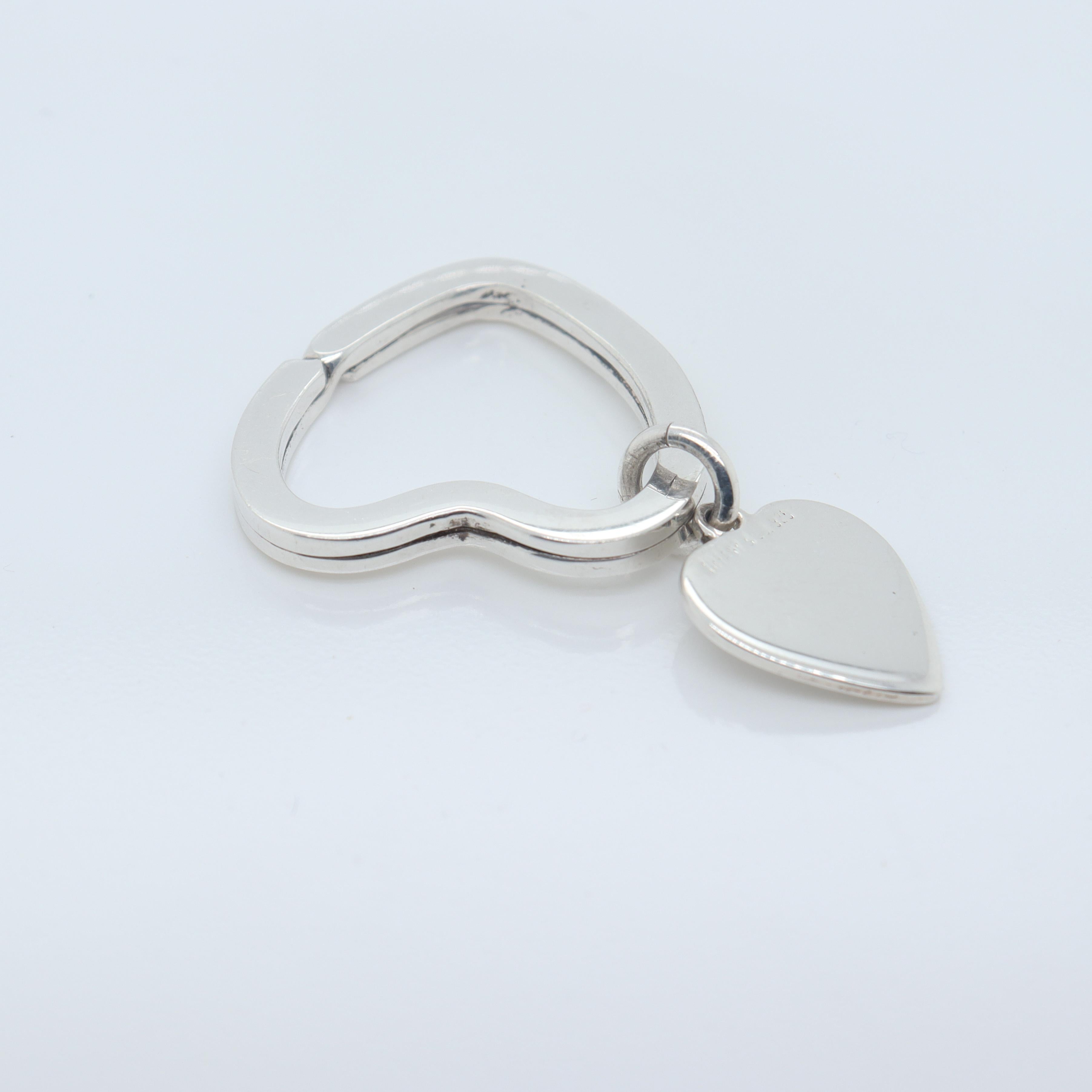 Tiffany & Co. Porte-clés ou anneau en forme de coeur en argent sterling en vente 7
