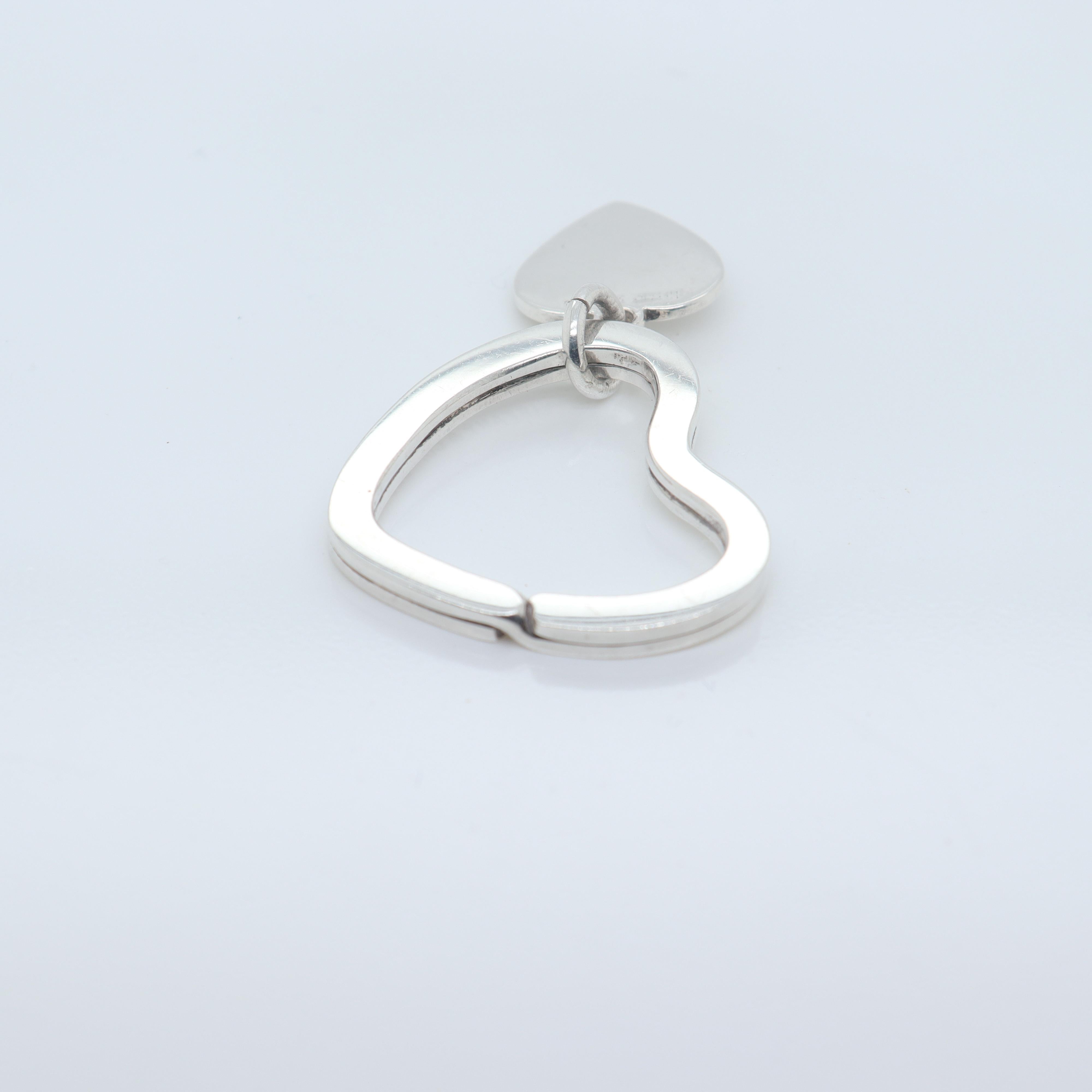 Tiffany & Co. Porte-clés ou anneau en forme de coeur en argent sterling en vente 8