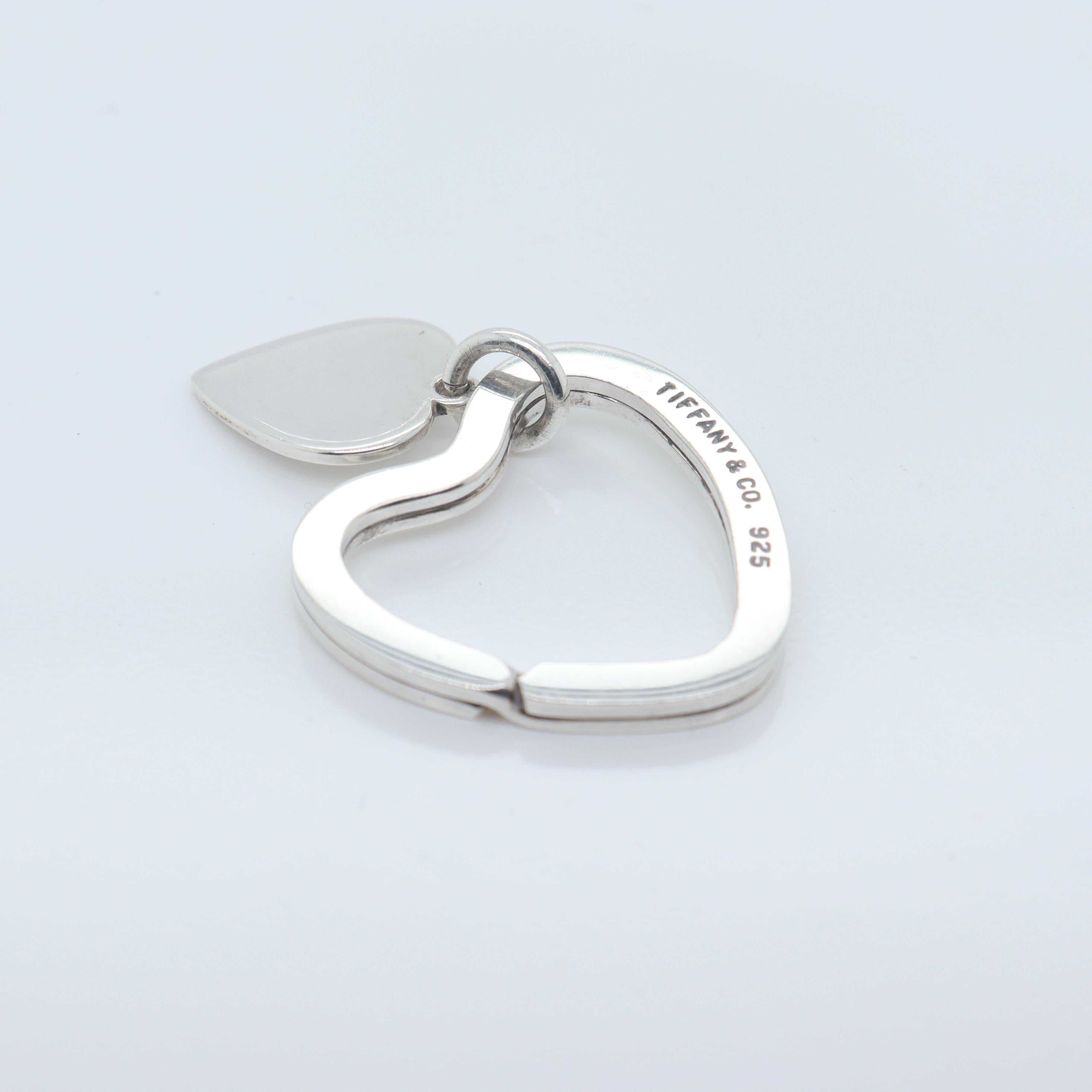 Tiffany & Co. Porte-clés ou anneau en forme de coeur en argent sterling en vente 9