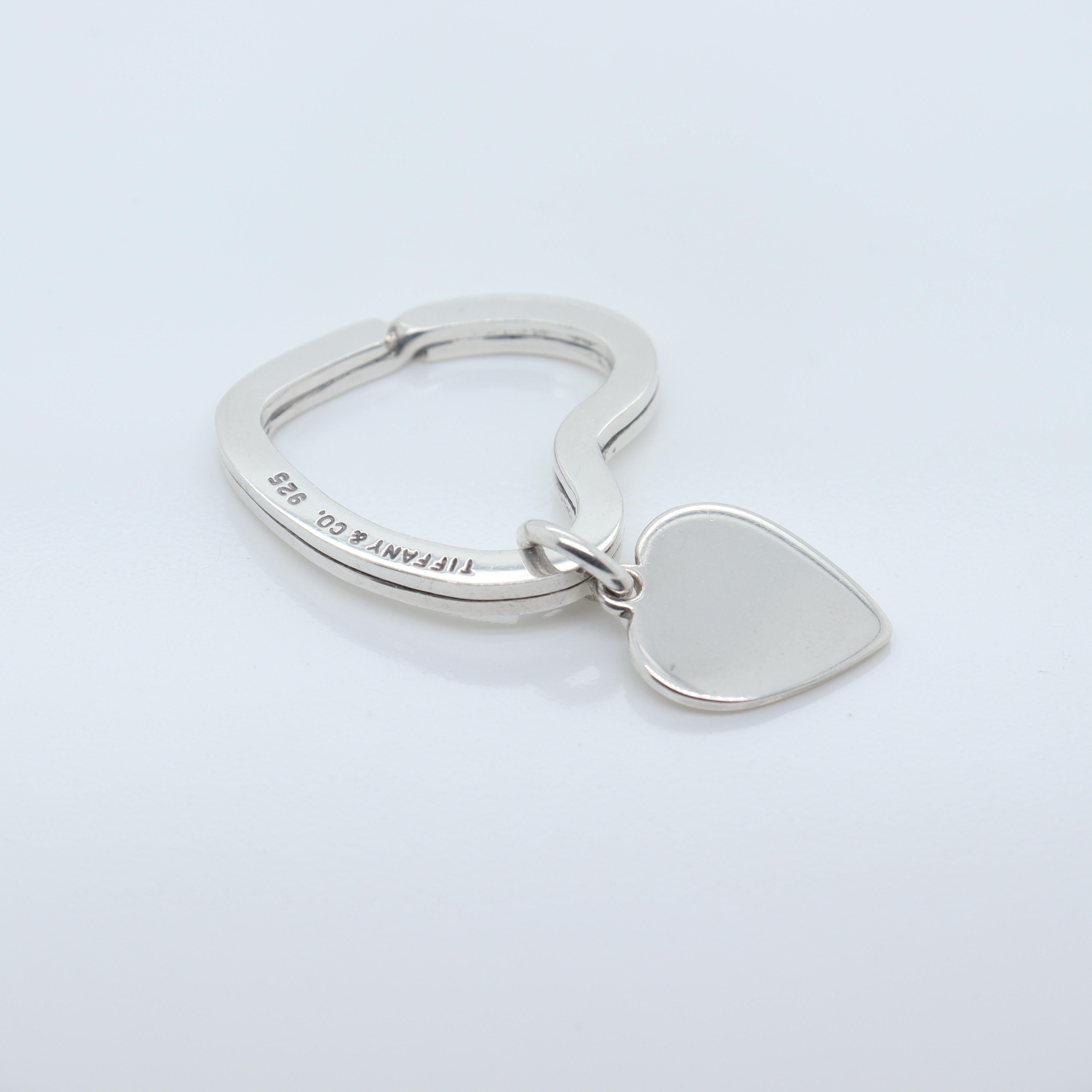 Tiffany & Co. Porte-clés ou anneau en forme de coeur en argent sterling en vente 11