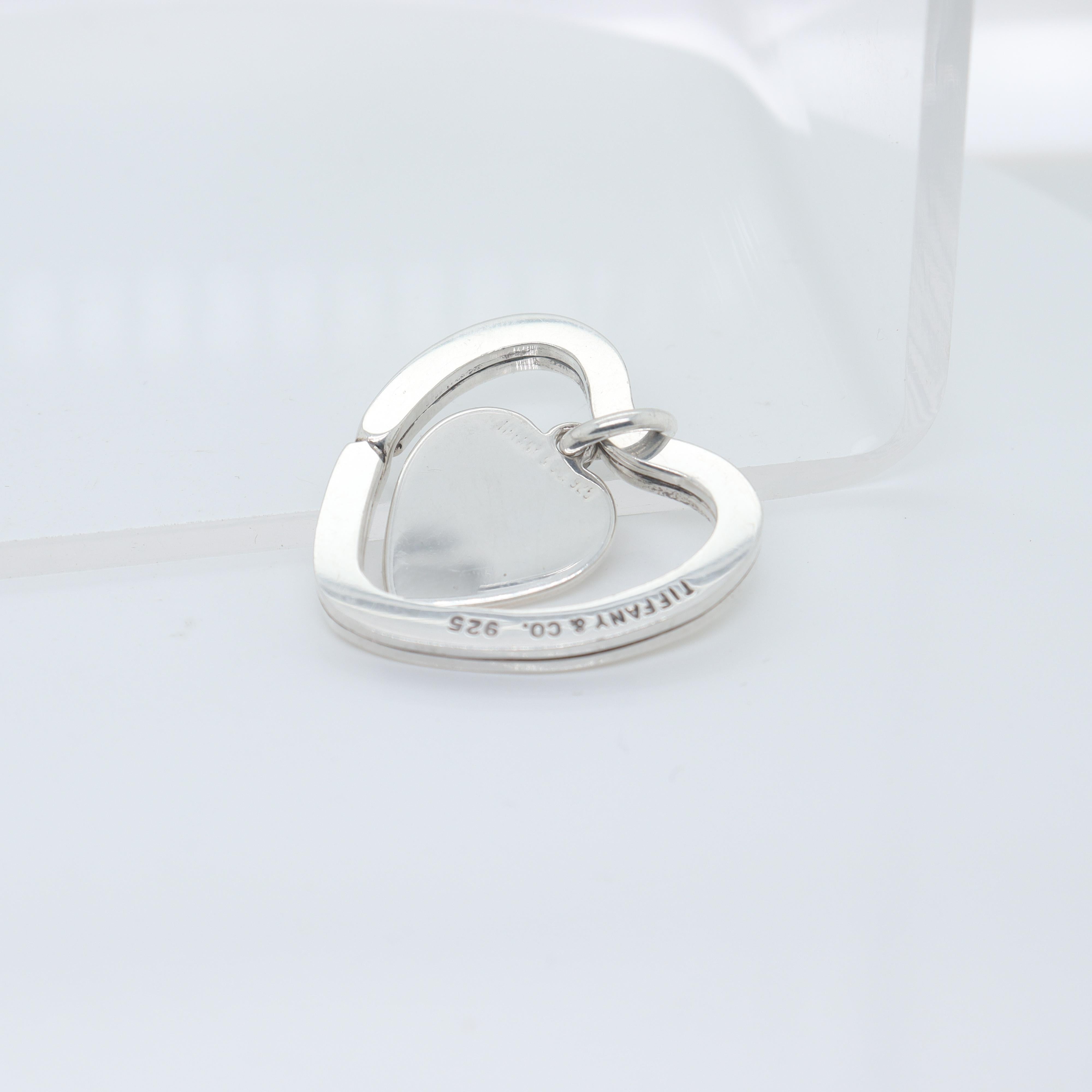 Tiffany & Co. Porte-clés ou anneau en forme de coeur en argent sterling en vente 3