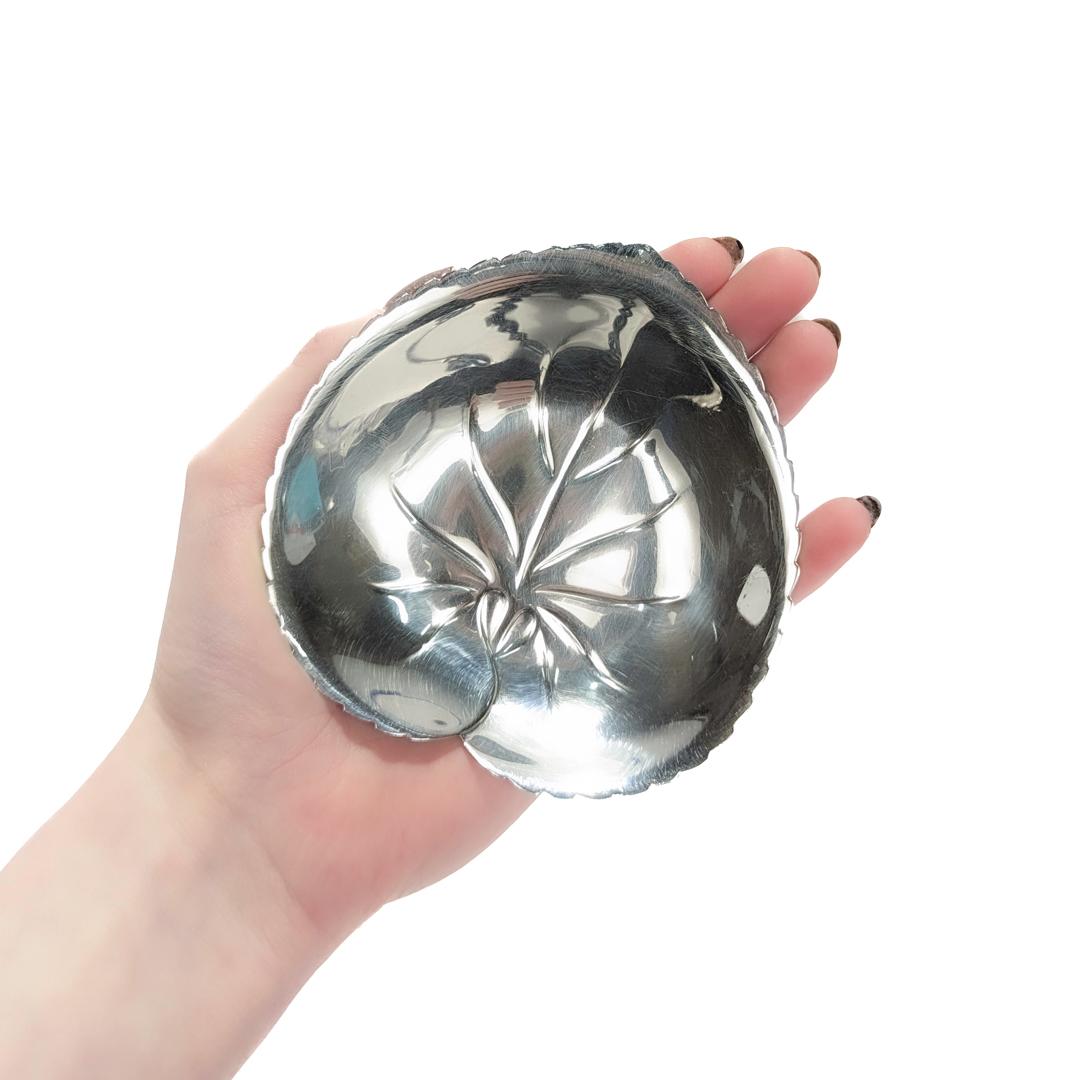 A fine silver bowl or vide poche.

By Tiffany & Co.

In sterling silver.

In the form of a leaf reminiscent of a heart.

Marked to the base for Tiffany & Co. / Maker's / Sterling.

Simply a wonderful bowl!

Date:
20th Century

Overall Condition:
It
