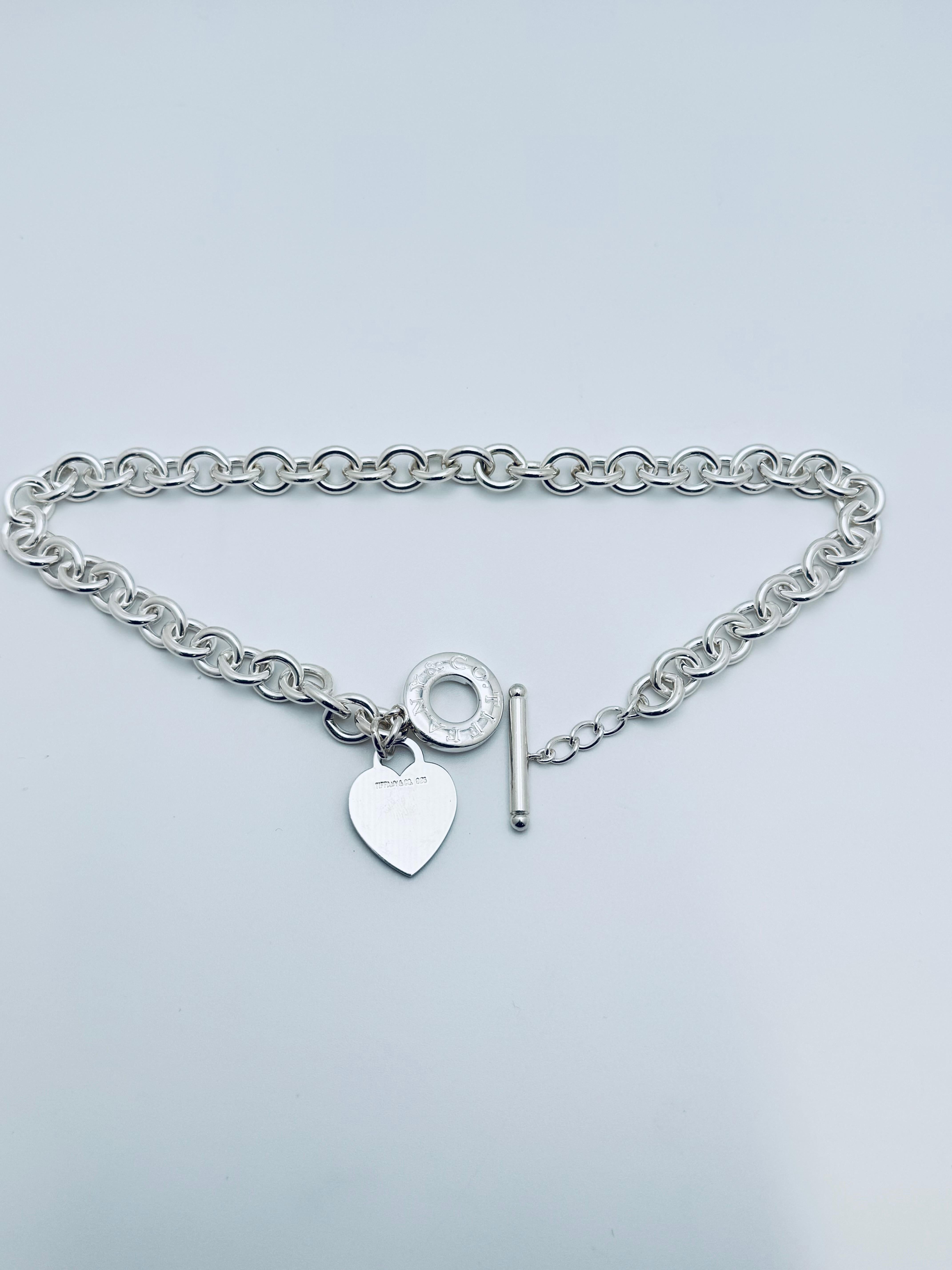 Tiffany & Co. Collier en argent sterling avec étiquette en forme de cœur en vente 2