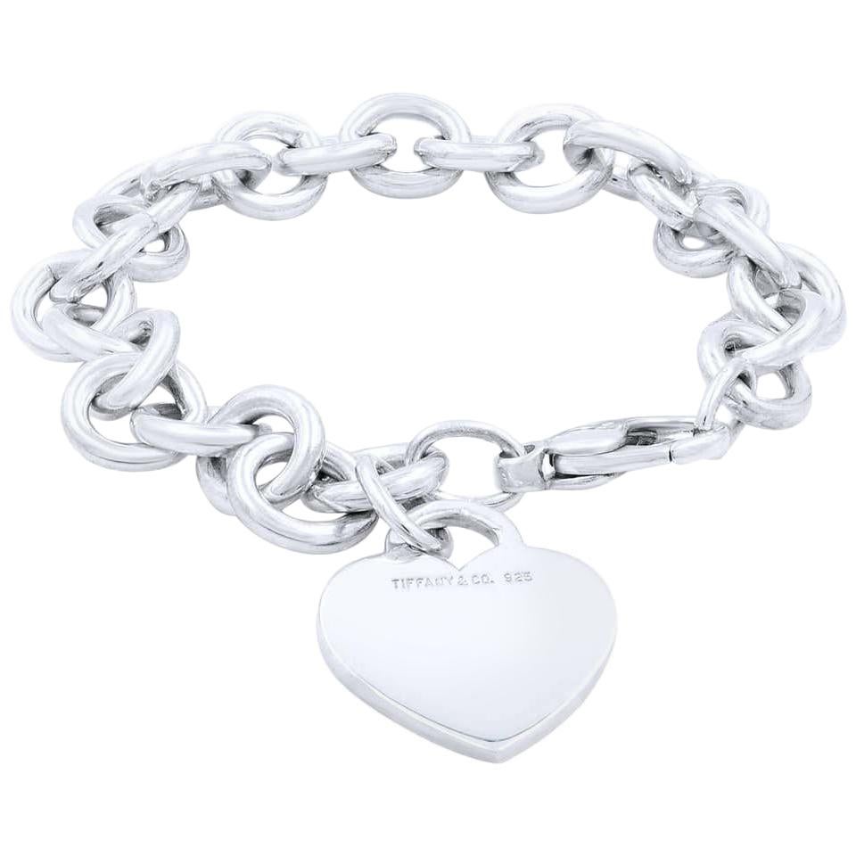 Tiffany & Co. Bracciale Charm in argento con etichetta a forma di cuore Tiffany & Co. In scatola