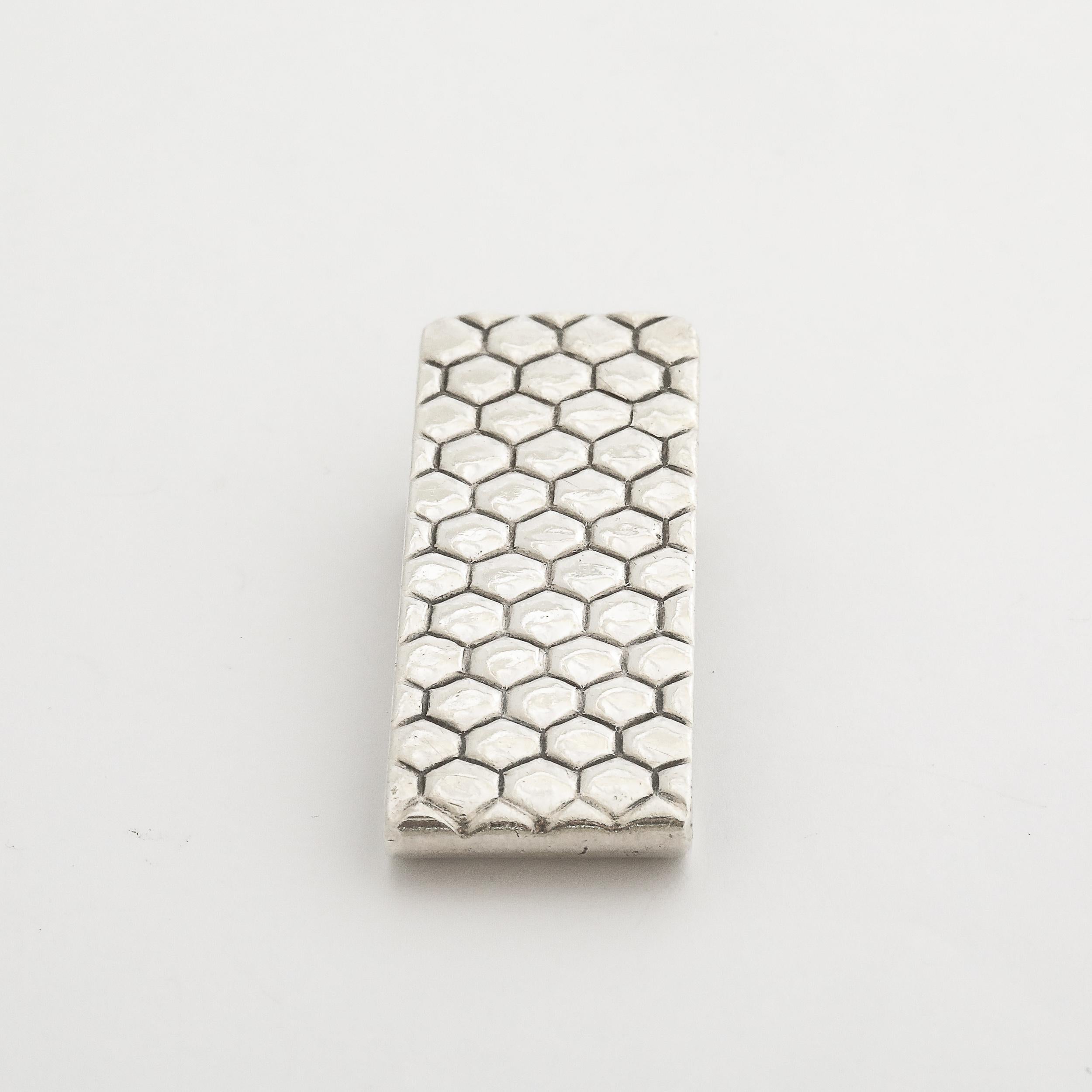 Tiffany & Co. Sterling Silver Honeycomb Money Clip In Excellent Condition For Sale In New York, NY
