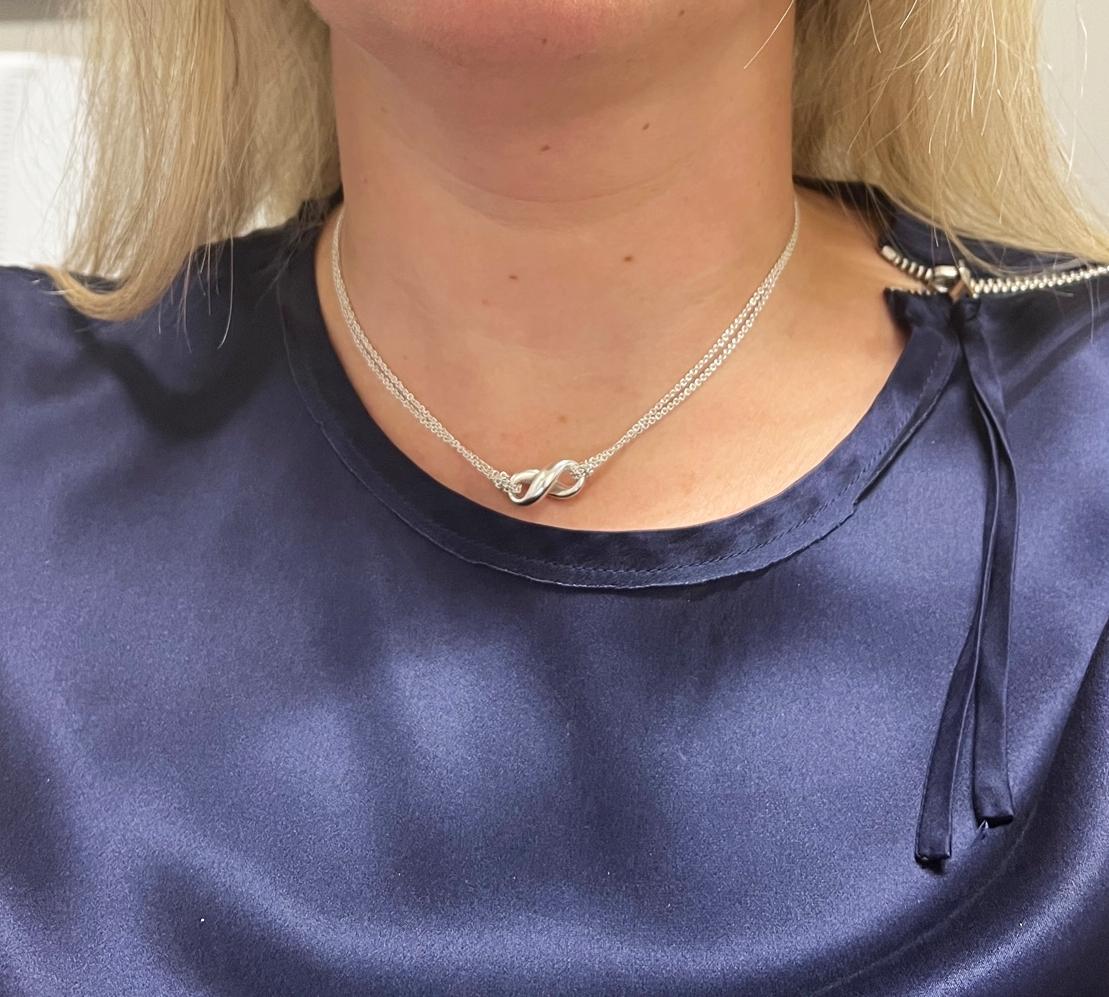 Tiffany & Co. Sterling Silber Unendlichkeit Doppelkette Anhänger Halskette im Zustand „Hervorragend“ im Angebot in  Baltimore, MD