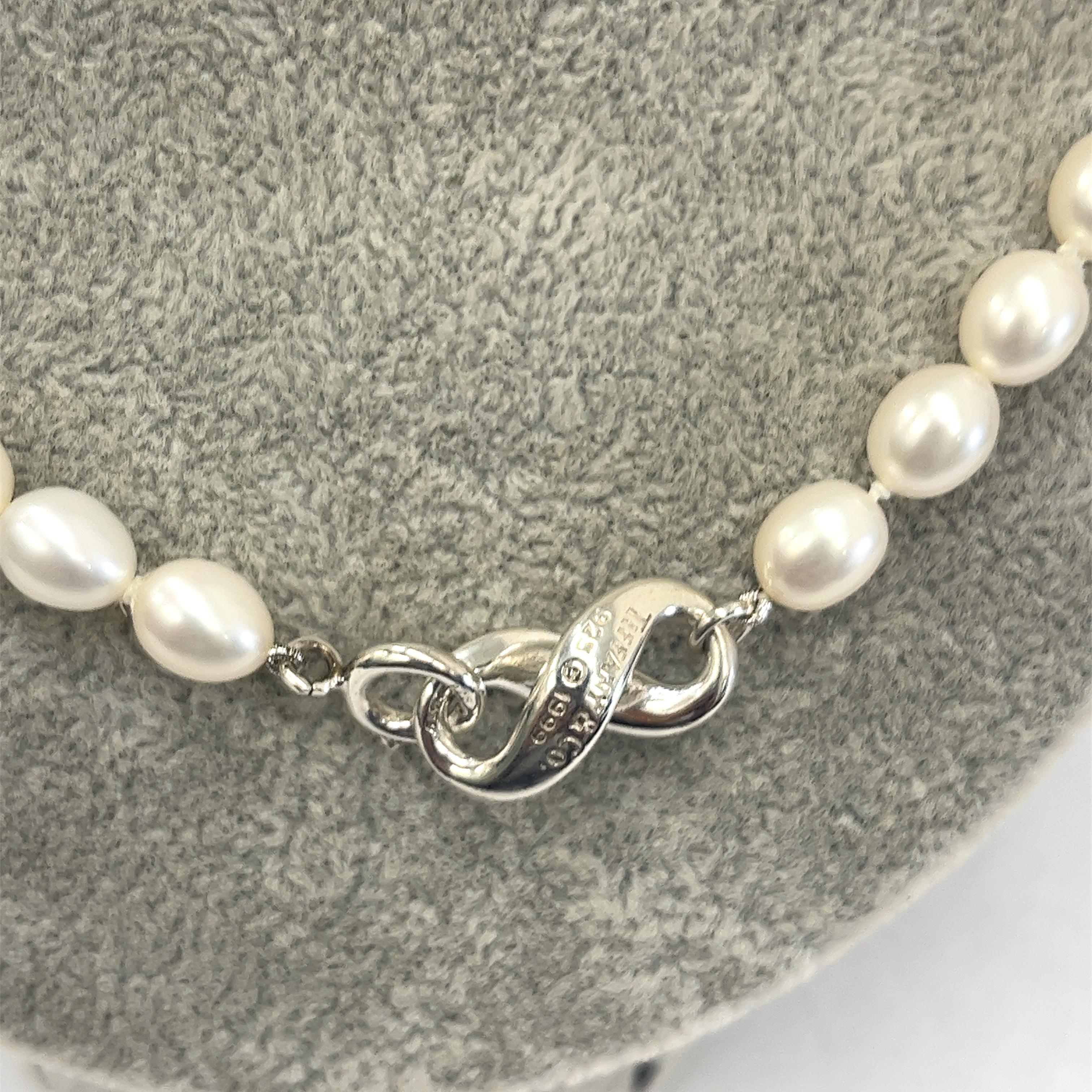  Tiffany & Co. Collier Infinity Figure 8 perles blanches 34.1 g Pour femmes 