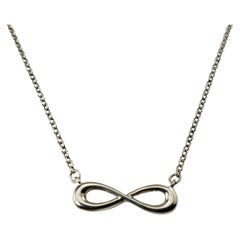 Tiffany & Co. Unendlichkeitshalskette aus Sterlingsilber