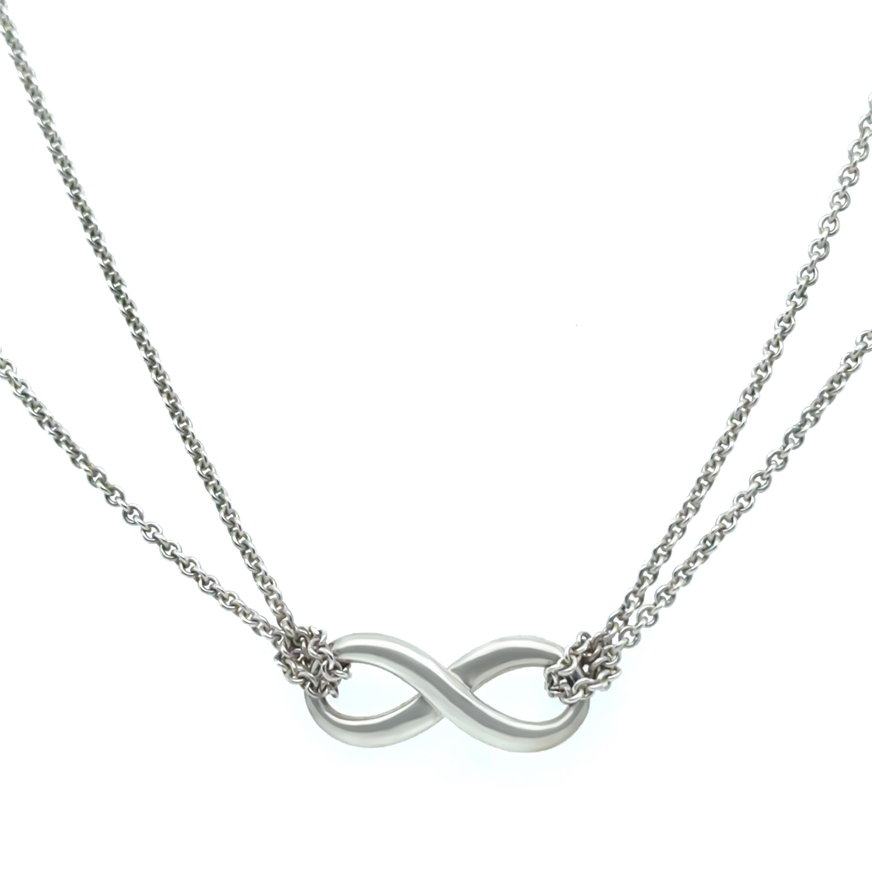 Tiffany & Co. Sterling Silver Infinity Pendant Necklace 6g In Excellent Condition For Sale In SYDNEY, NSW