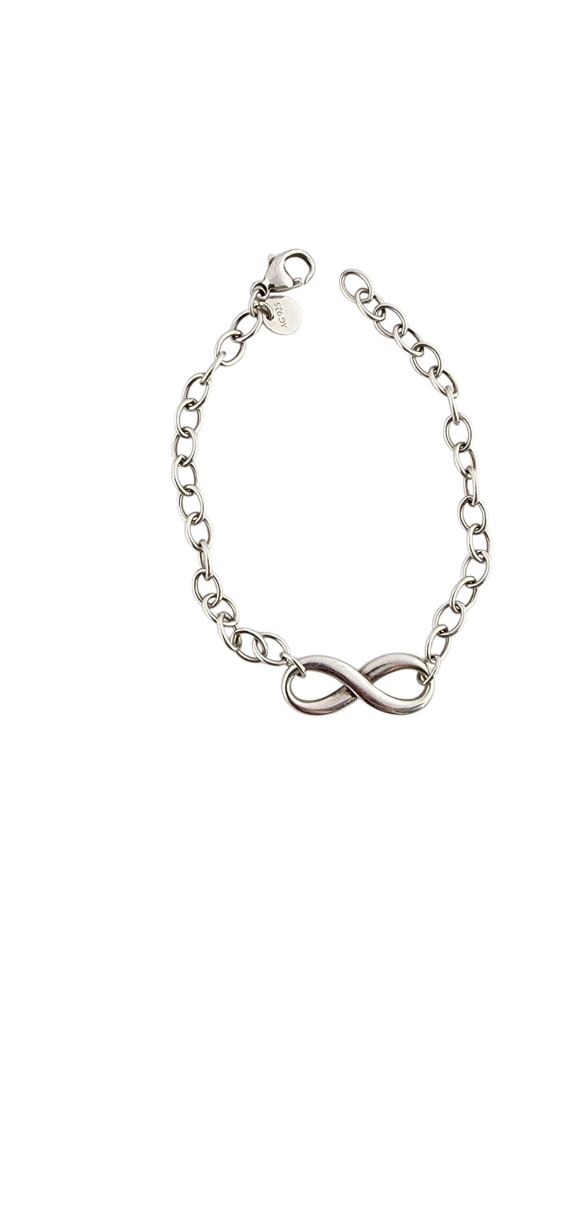 Tiffany & Co Plata de Ley Pulsera de eslabones con el signo del infinito #23993 Contemporáneo en venta