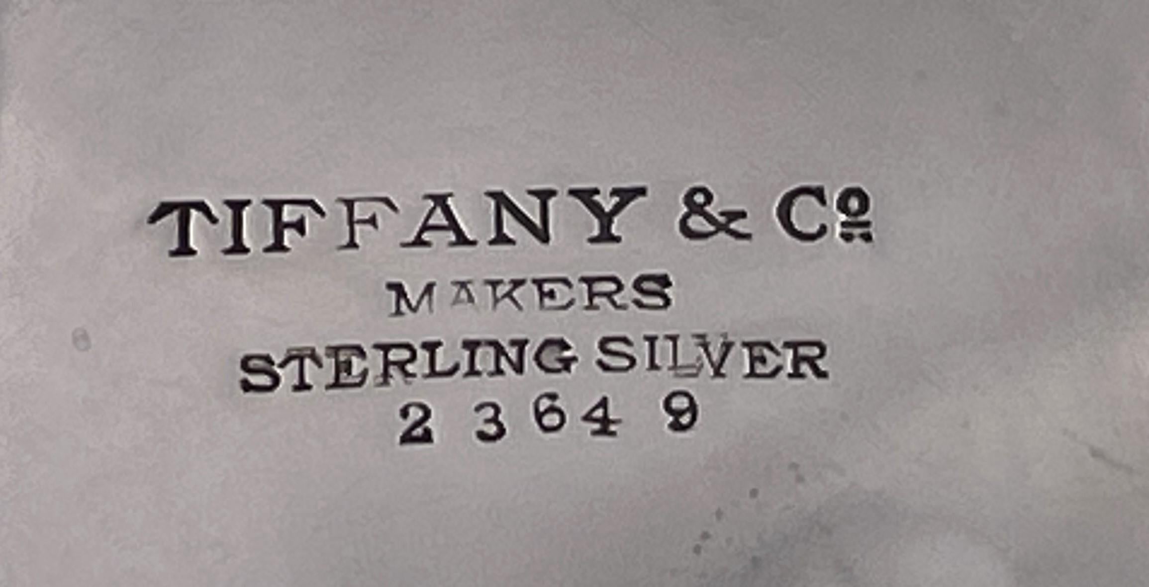 Tiffany & Co. Große Schale aus Sterling Silber im modernen Stil der Jahrhundertmitte (20. Jahrhundert) im Angebot