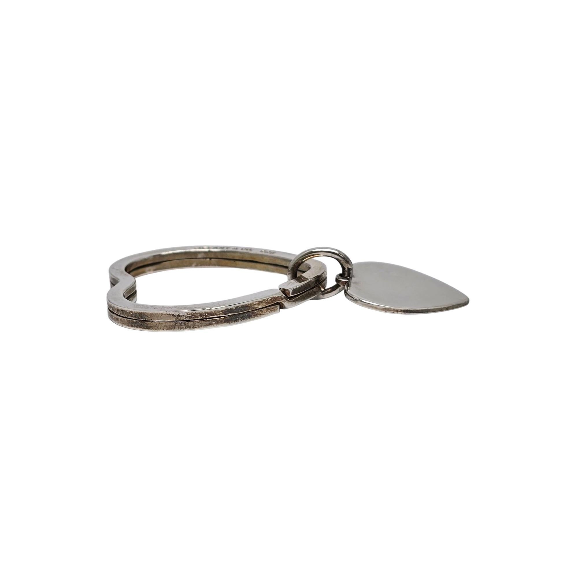 Tiffany & Co Sterling Silver Large Heart Keychain/Key Ring #21832 Bon état - En vente à Washington Depot, CT