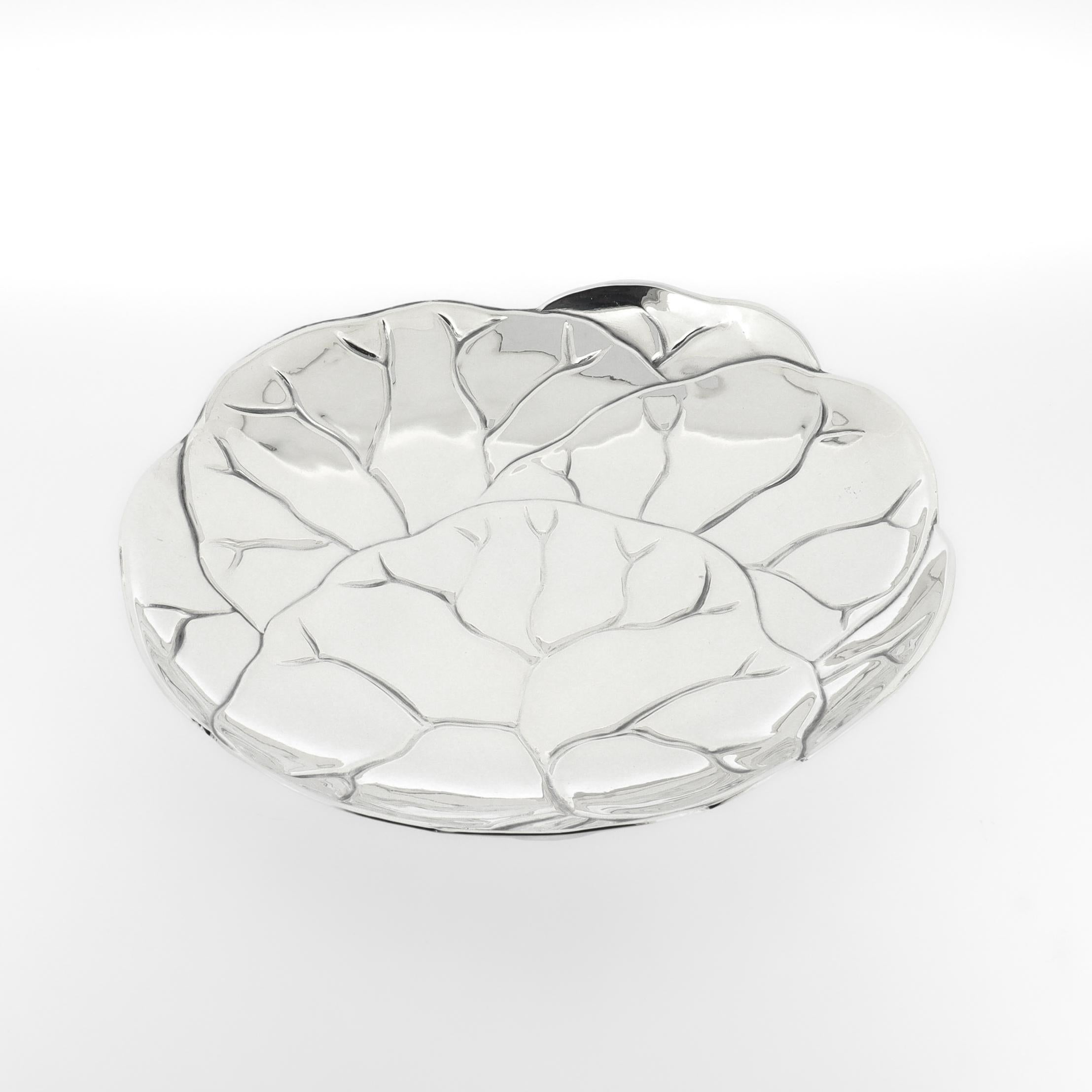 Moderno Tiffany & Co. Piatto o recipiente in argento sterling a forma di foglia di lattuga o di cavolo in vendita