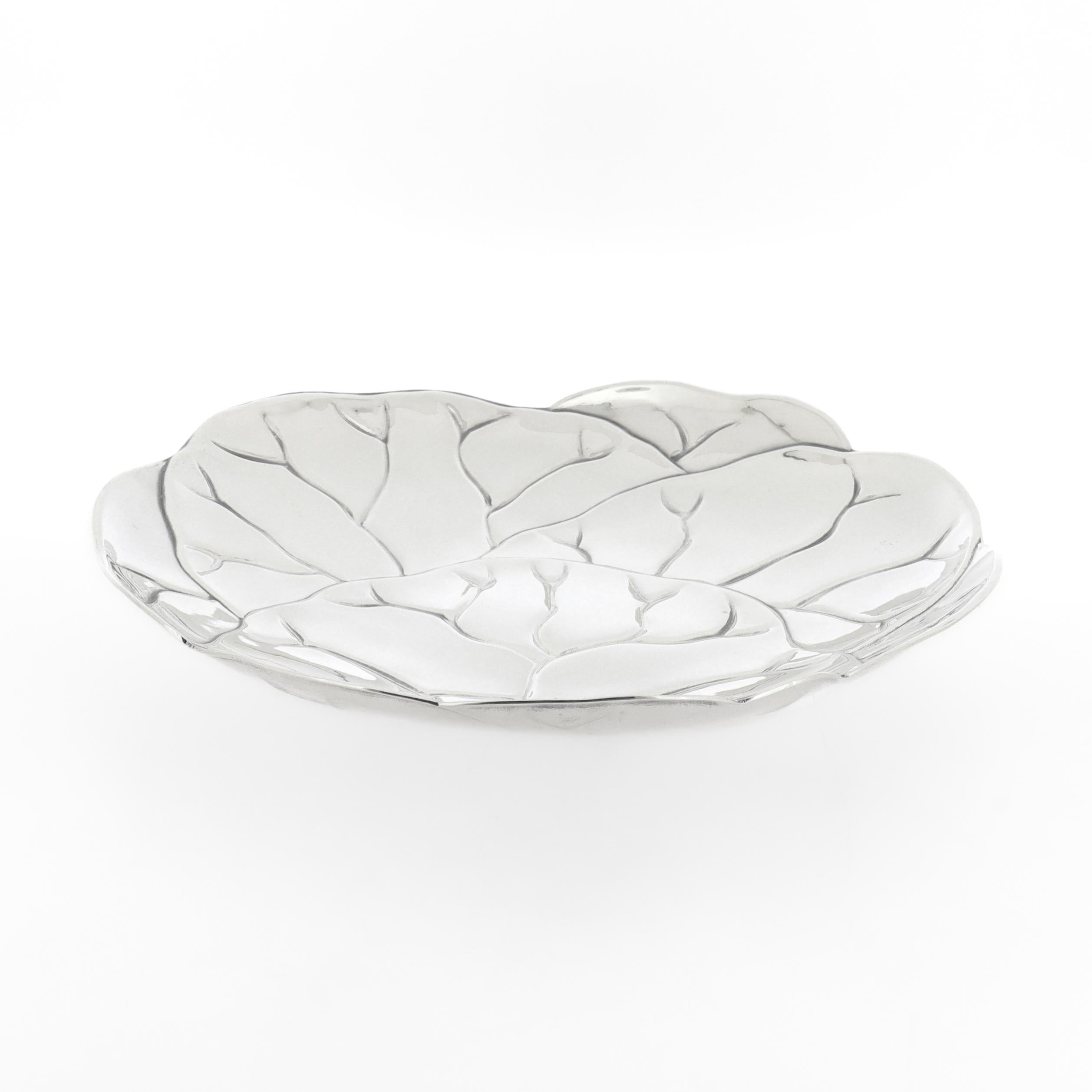 Tiffany & Co. Piatto o recipiente in argento sterling a forma di foglia di lattuga o di cavolo In condizioni buone in vendita a Philadelphia, PA